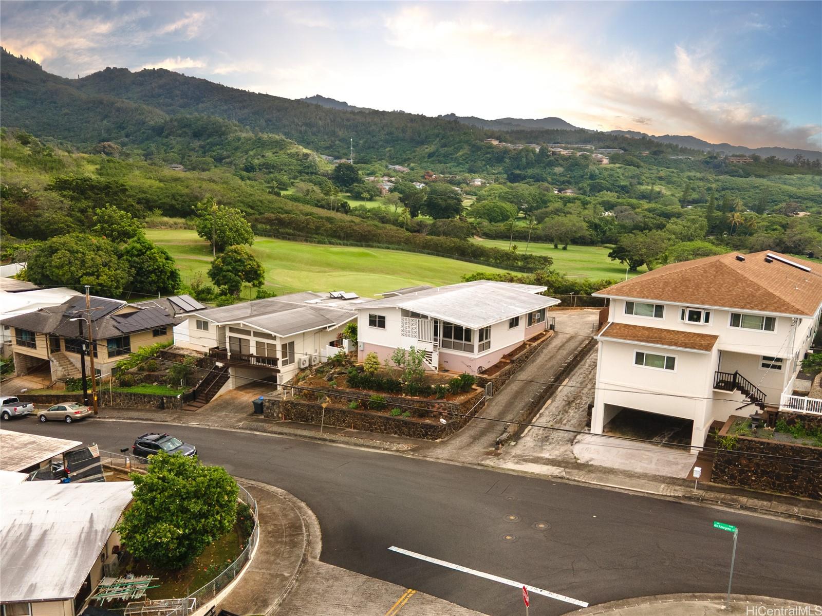 1599  Ala Amoamo Street Moanalua Gardens, Honolulu home - photo 2 of 23