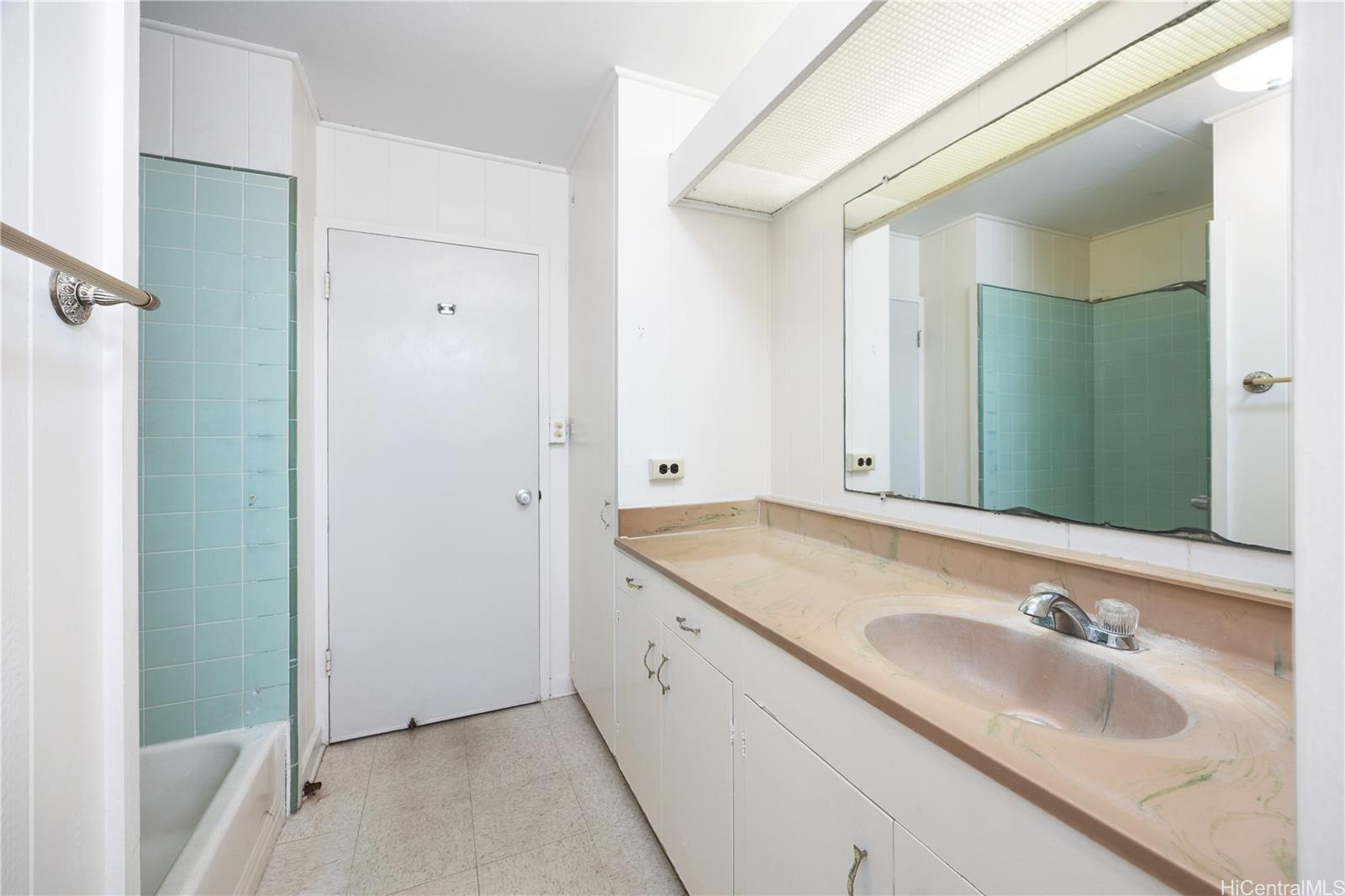 1599  Ala Amoamo Street Moanalua Gardens, Honolulu home - photo 15 of 23