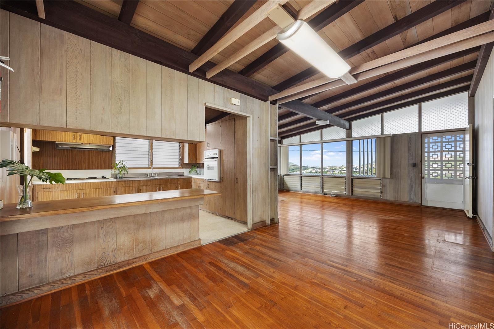 1599  Ala Amoamo Street Moanalua Gardens, Honolulu home - photo 4 of 23