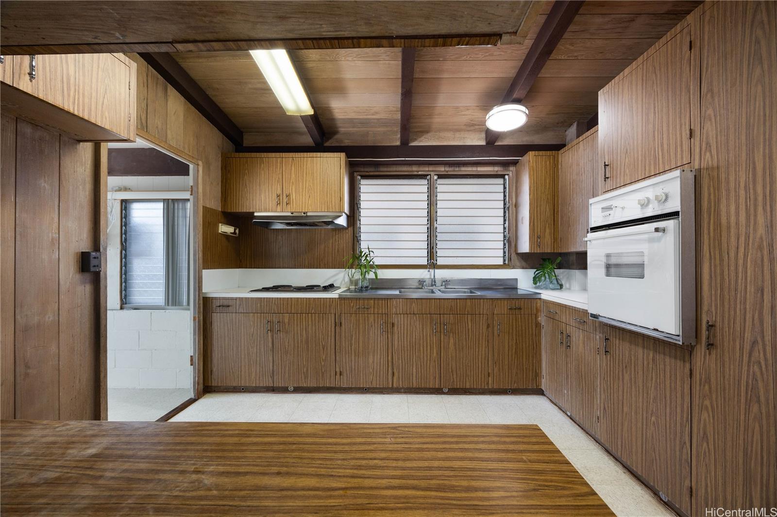 1599  Ala Amoamo Street Moanalua Gardens, Honolulu home - photo 6 of 23