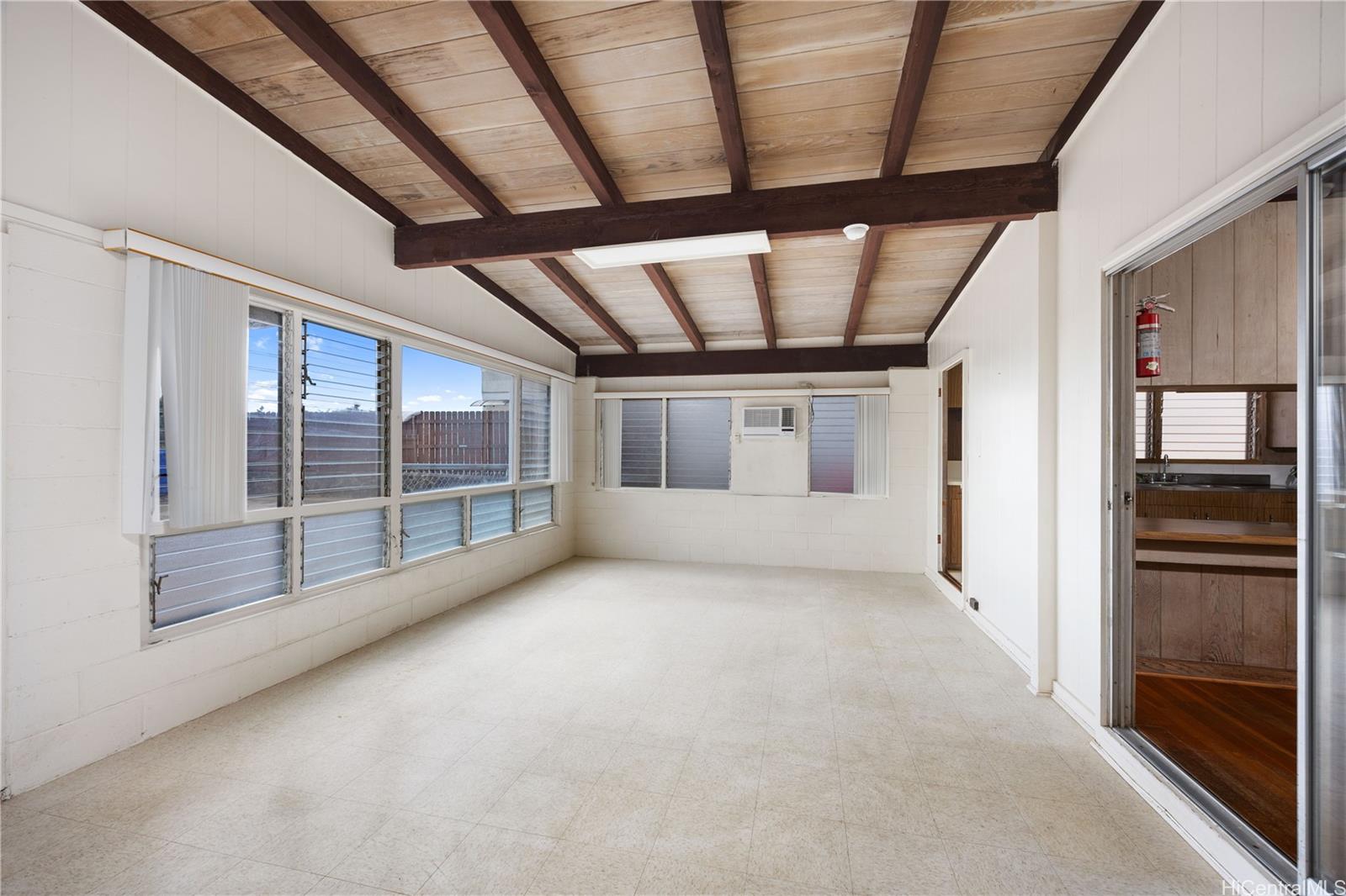 1599  Ala Amoamo Street Moanalua Gardens, Honolulu home - photo 8 of 23