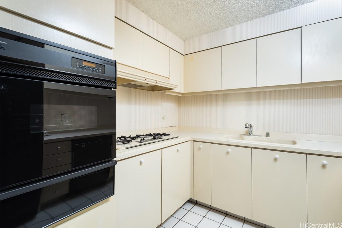 Yacht Harbor Towers condo # 1406, Honolulu, Hawaii - photo 6 of 25