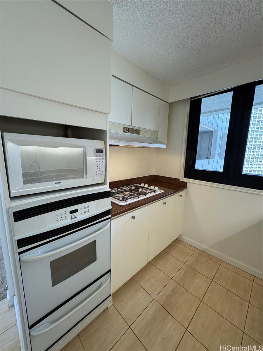 Yacht Harbor Towers condo # 1808, Honolulu, Hawaii - photo 11 of 19