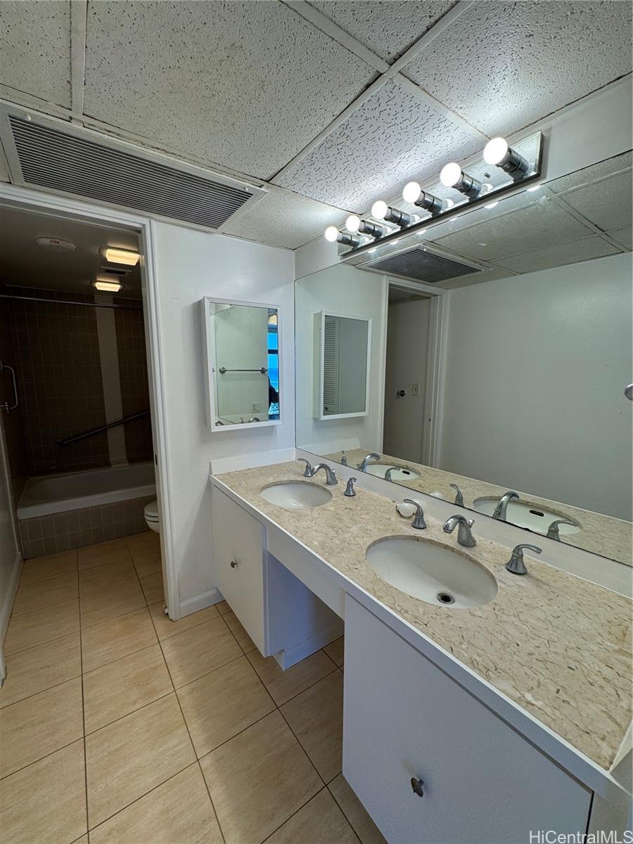 Yacht Harbor Towers condo # 1808, Honolulu, Hawaii - photo 15 of 19