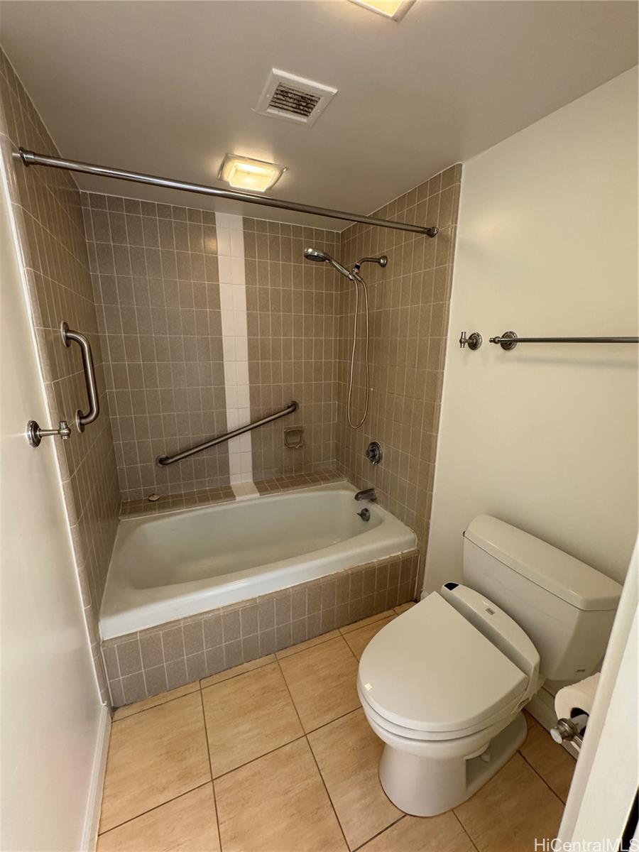 Yacht Harbor Towers condo # 1808, Honolulu, Hawaii - photo 17 of 19