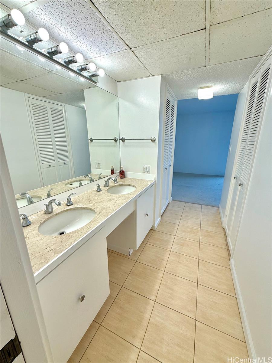 Yacht Harbor Towers condo # 1808, Honolulu, Hawaii - photo 17 of 20