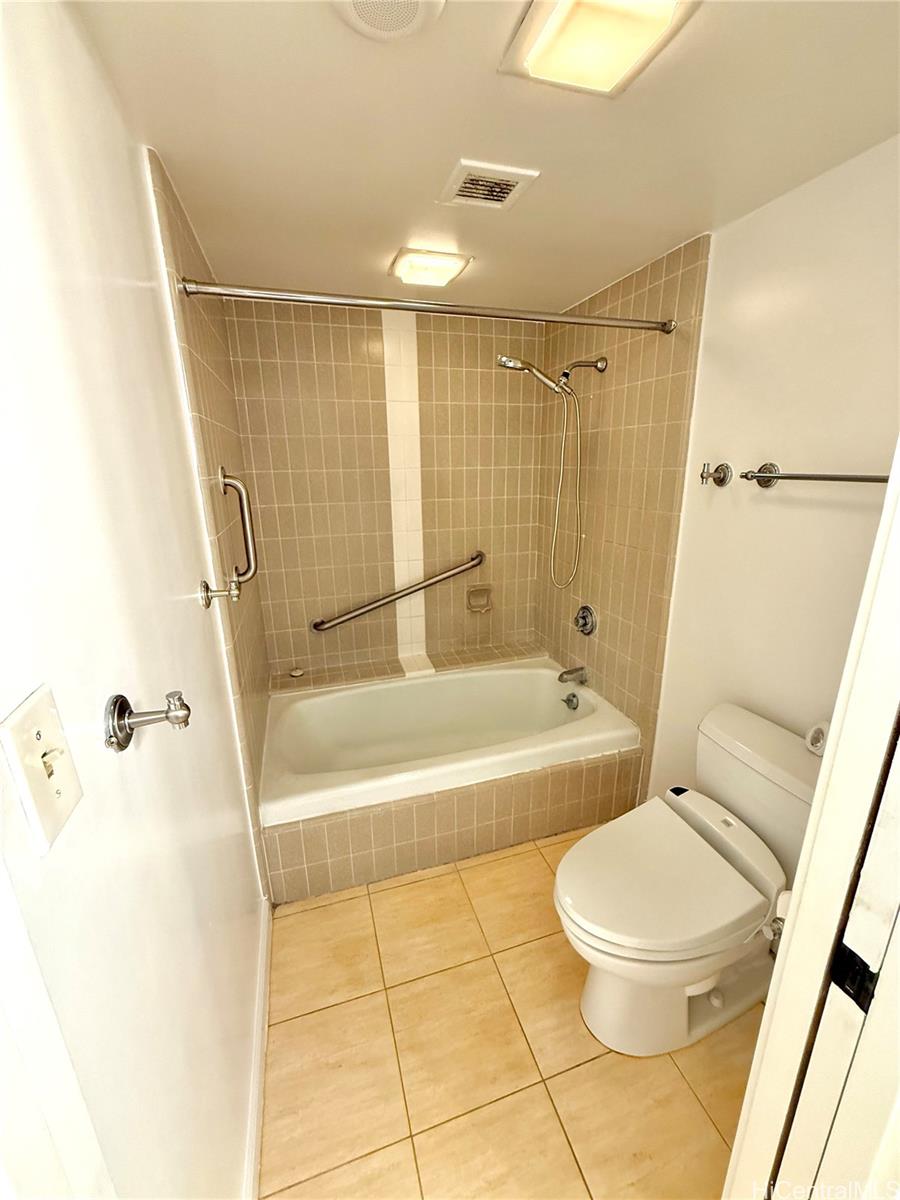 Yacht Harbor Towers condo # 1808, Honolulu, Hawaii - photo 18 of 20