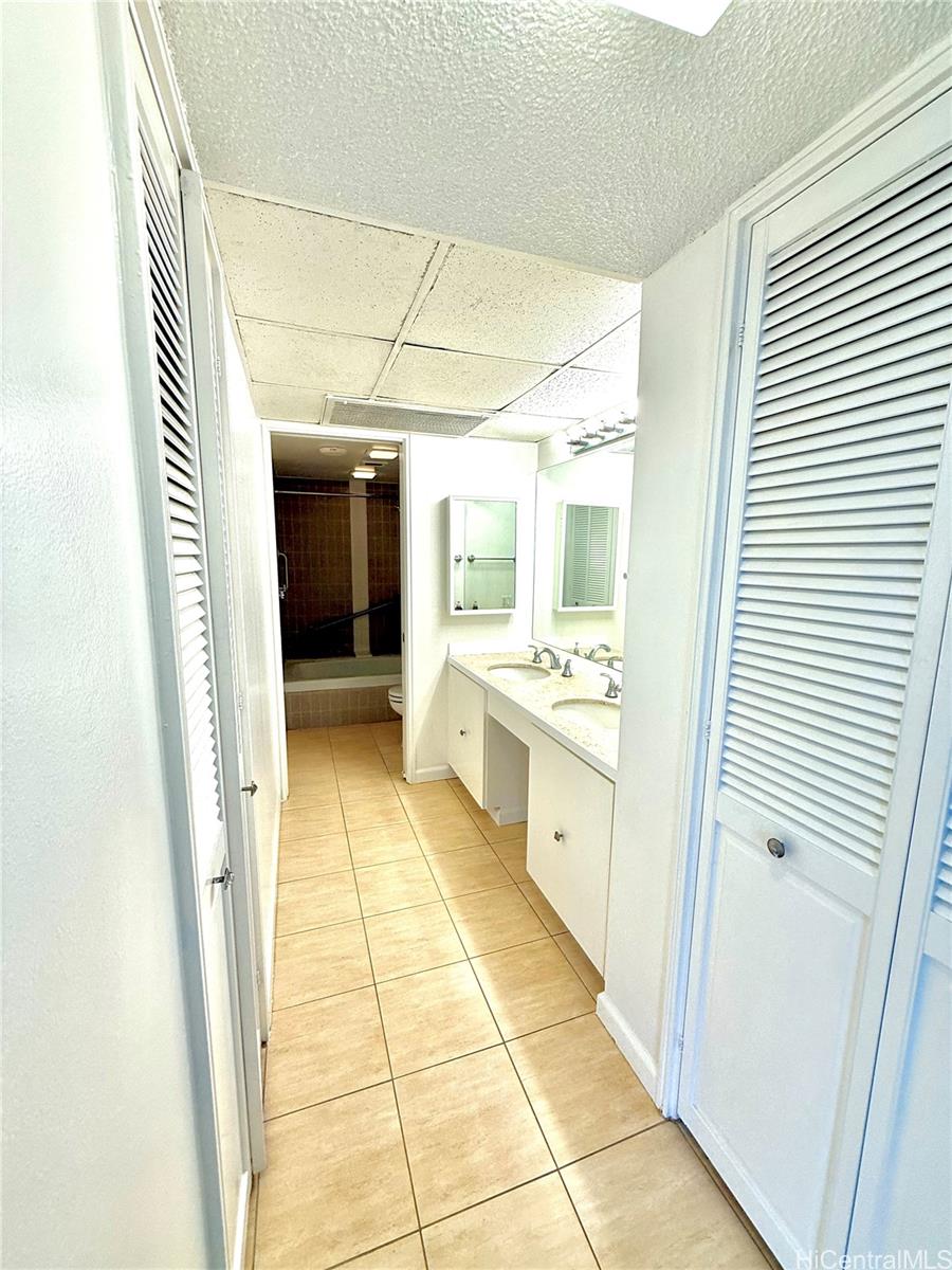 Yacht Harbor Towers condo # 1808, Honolulu, Hawaii - photo 19 of 20