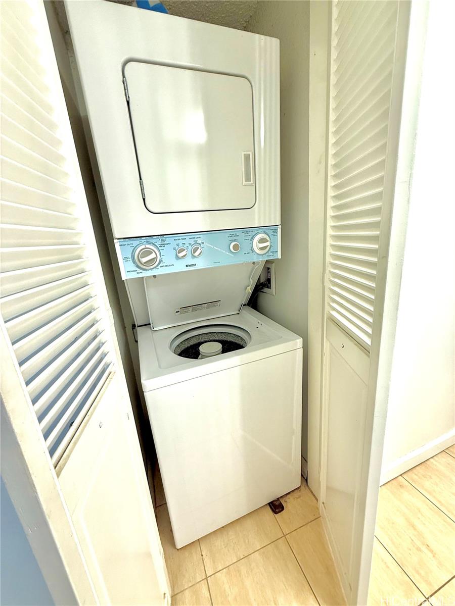 Yacht Harbor Towers condo # 1808, Honolulu, Hawaii - photo 20 of 20