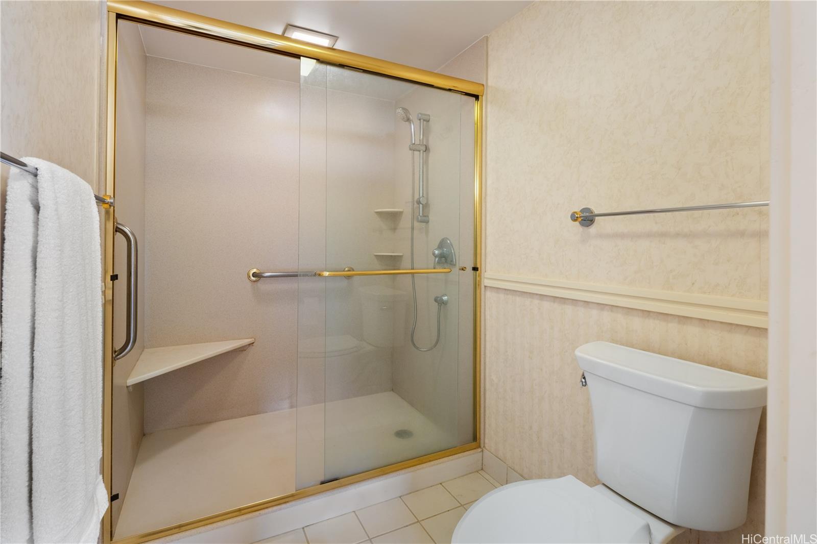 Yacht Harbor Towers condo # 1912, Honolulu, Hawaii - photo 14 of 25