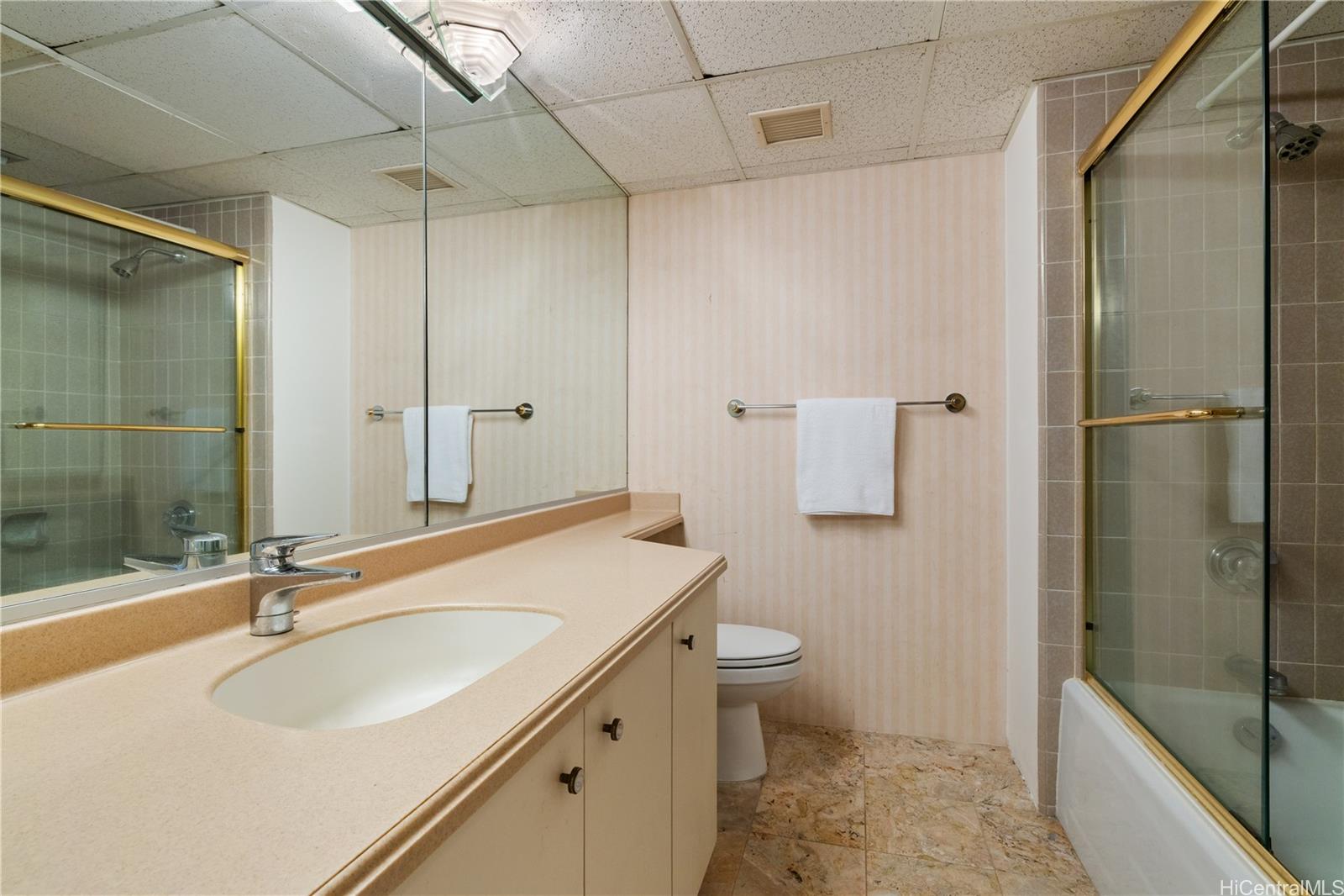 Yacht Harbor Towers condo # 1912, Honolulu, Hawaii - photo 18 of 25