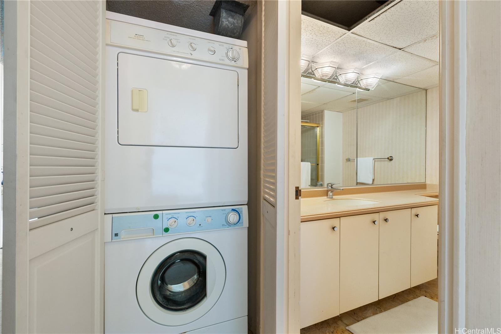 Yacht Harbor Towers condo # 1912, Honolulu, Hawaii - photo 19 of 25