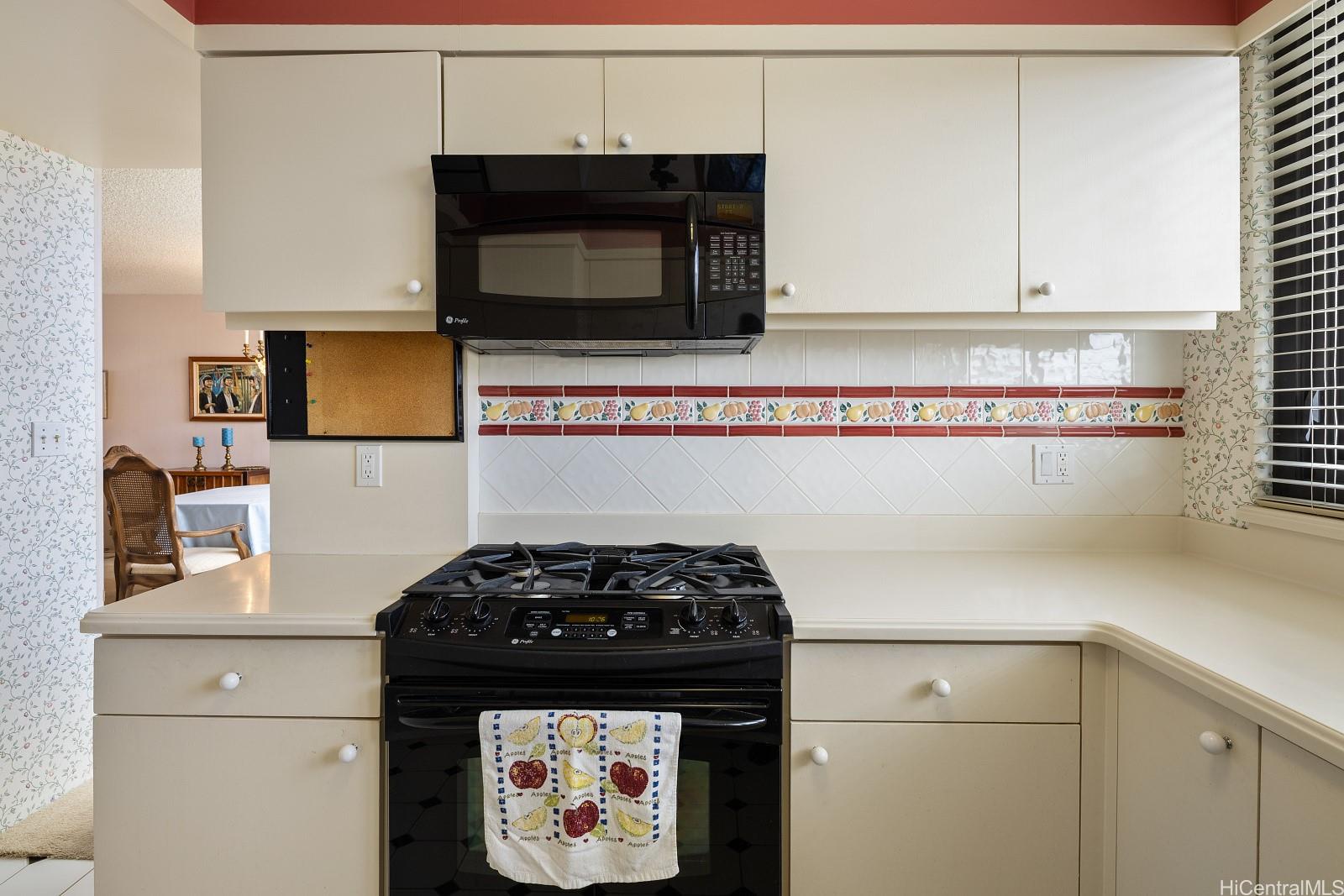 Yacht Harbor Towers condo # 1912, Honolulu, Hawaii - photo 8 of 25