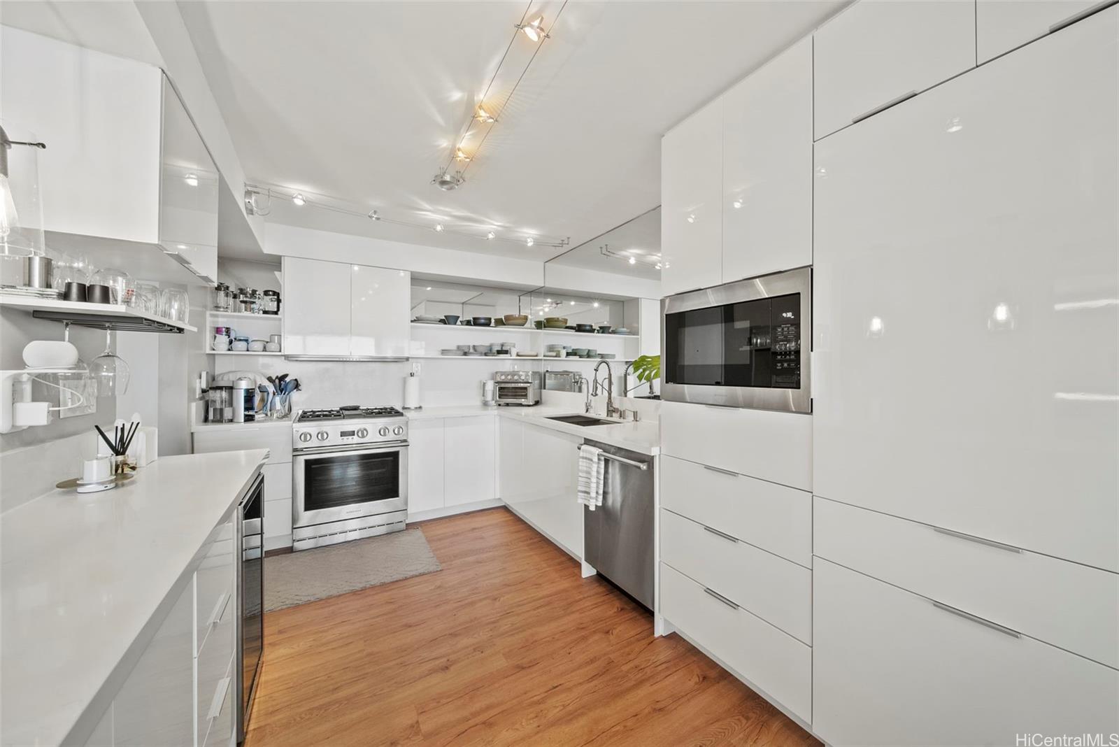 Yacht Harbor Towers condo # 2106, Honolulu, Hawaii - photo 11 of 25