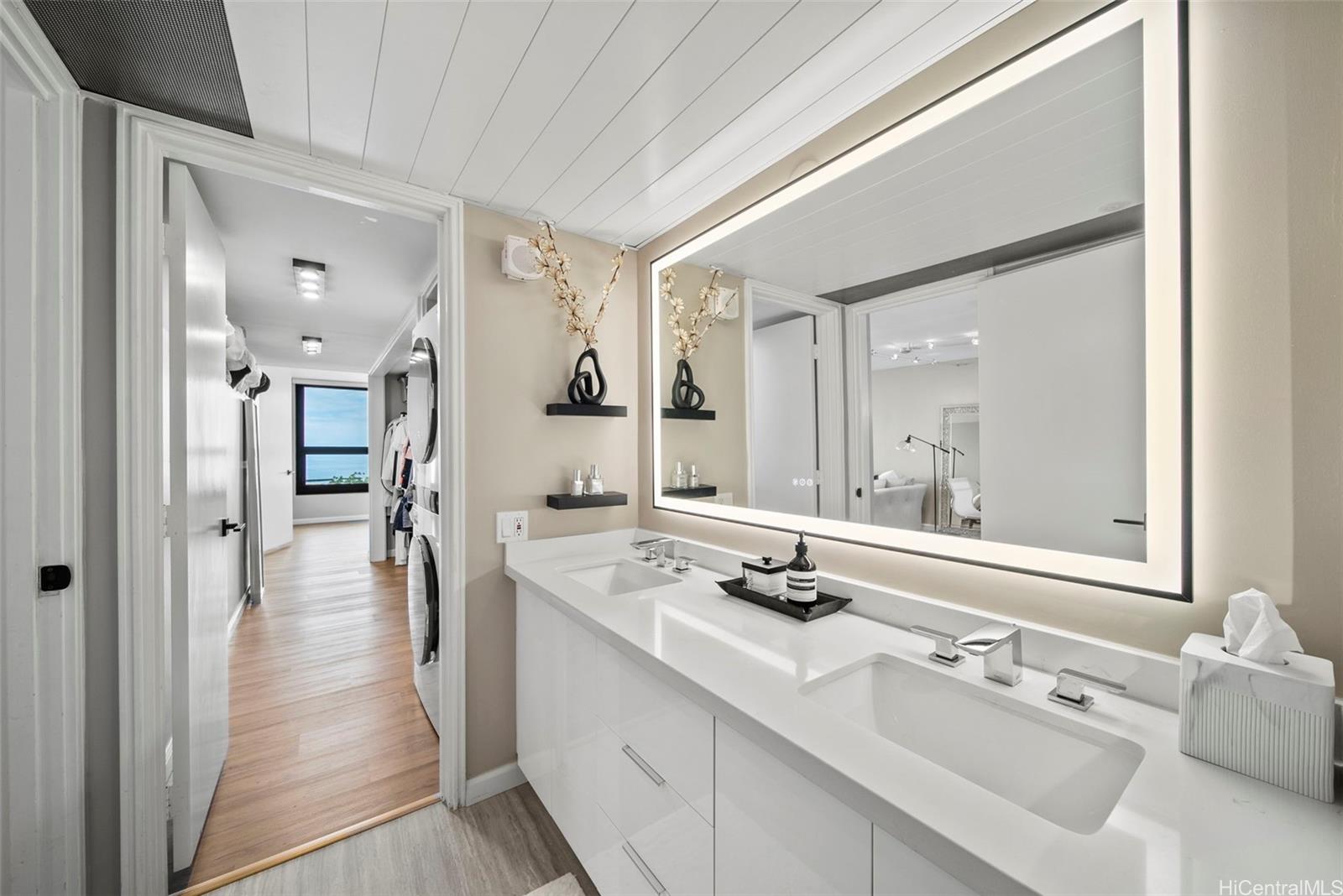 Yacht Harbor Towers condo # 2106, Honolulu, Hawaii - photo 17 of 25