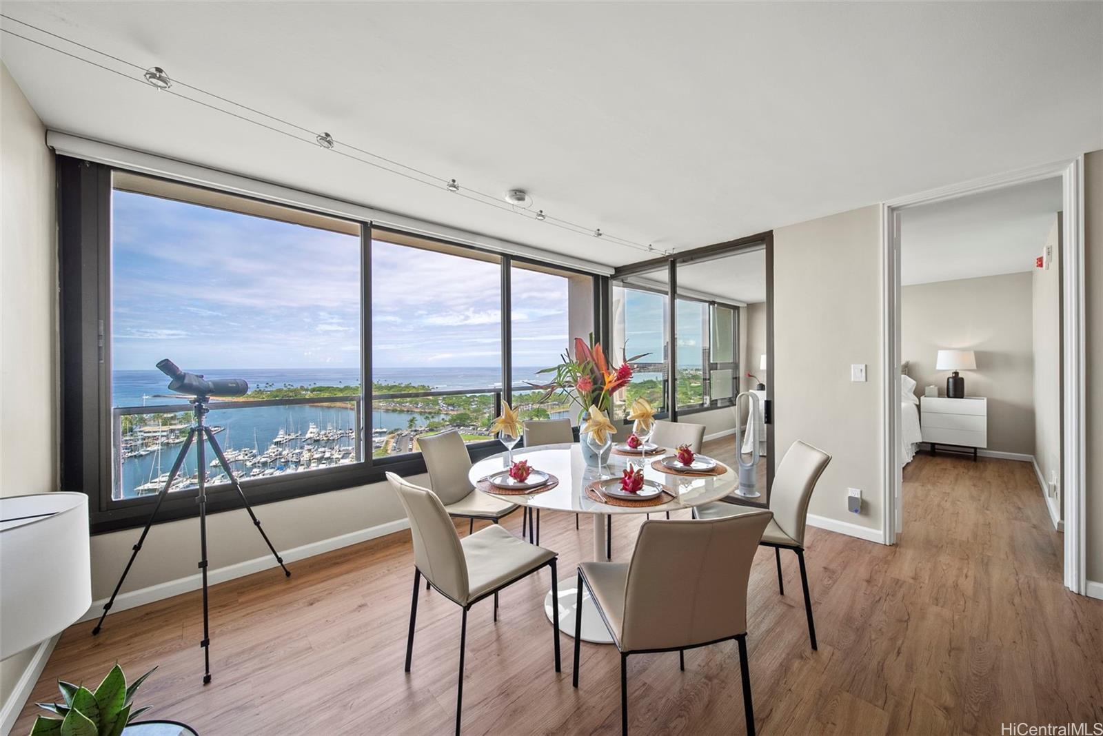 Yacht Harbor Towers condo # 2106, Honolulu, Hawaii - photo 6 of 25