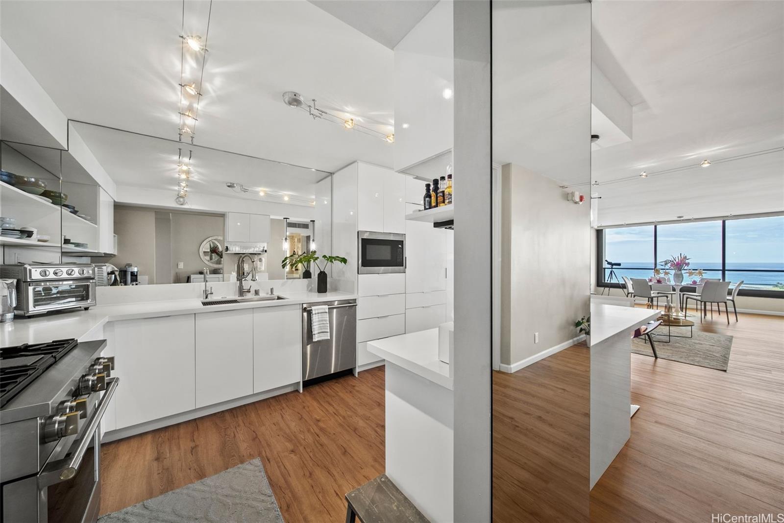 Yacht Harbor Towers condo # 2106, Honolulu, Hawaii - photo 10 of 25