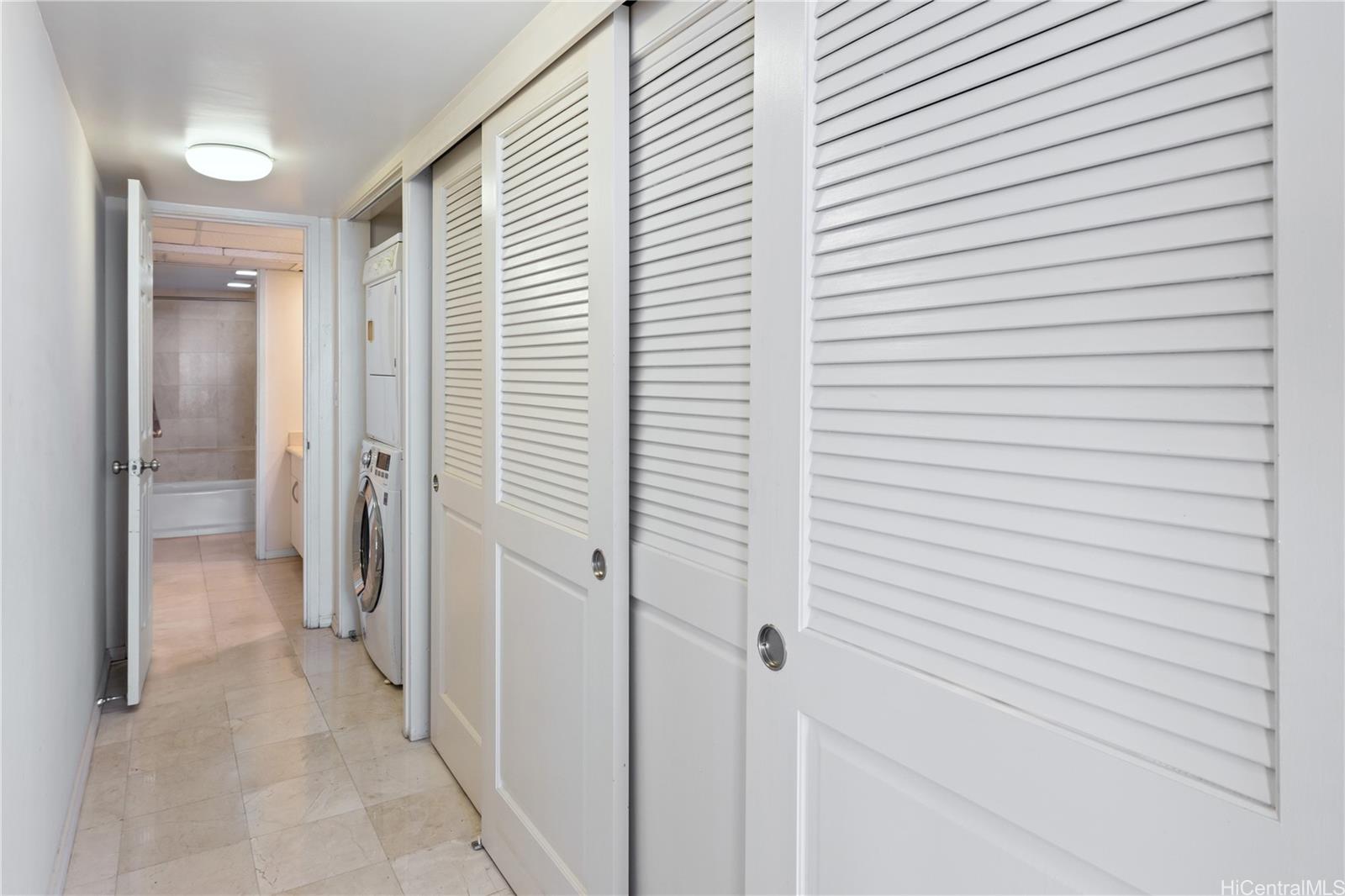 Yacht Harbor Towers condo # 2804, Honolulu, Hawaii - photo 11 of 20