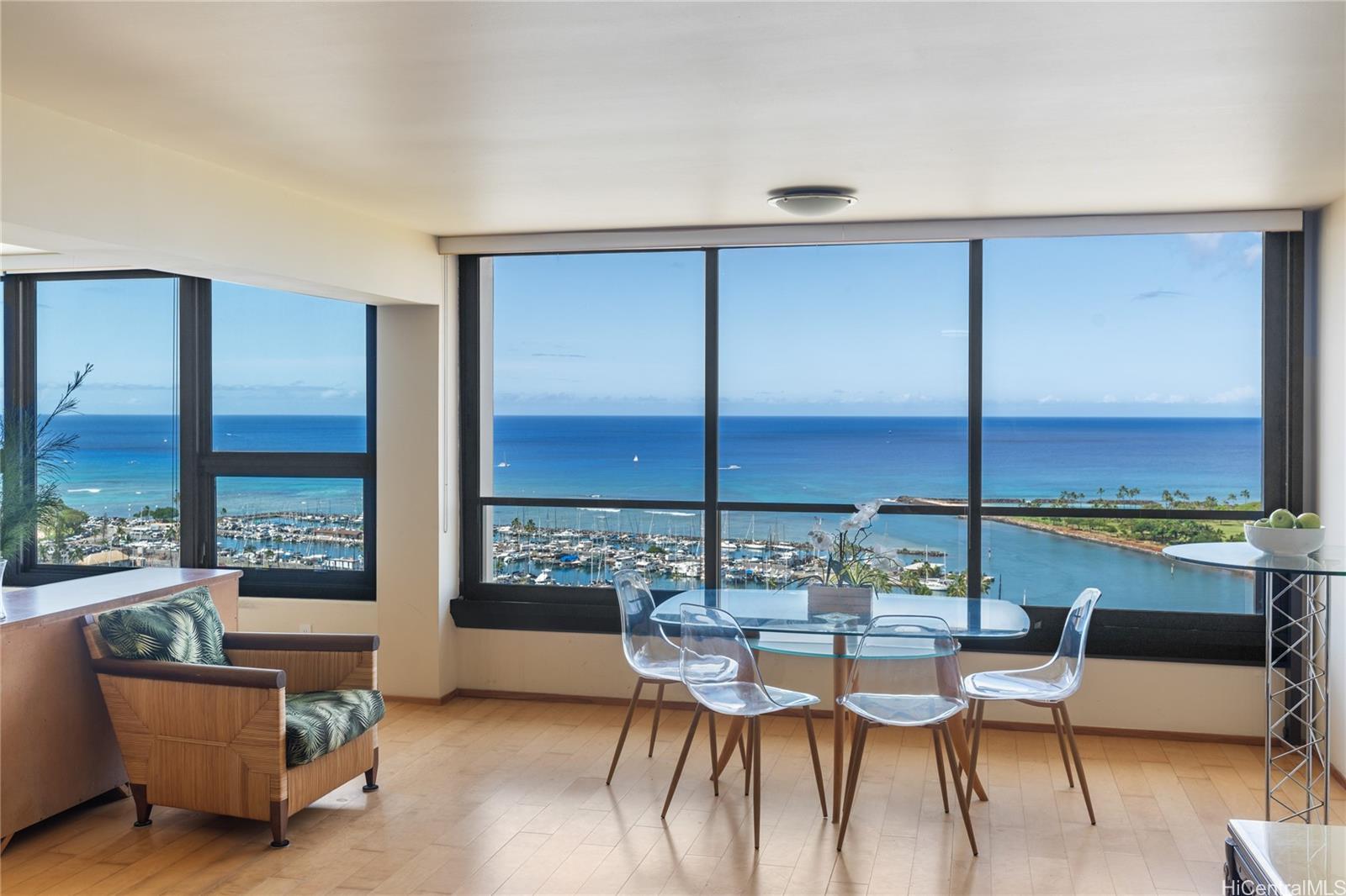 Yacht Harbor Towers condo # 2804, Honolulu, Hawaii - photo 5 of 20