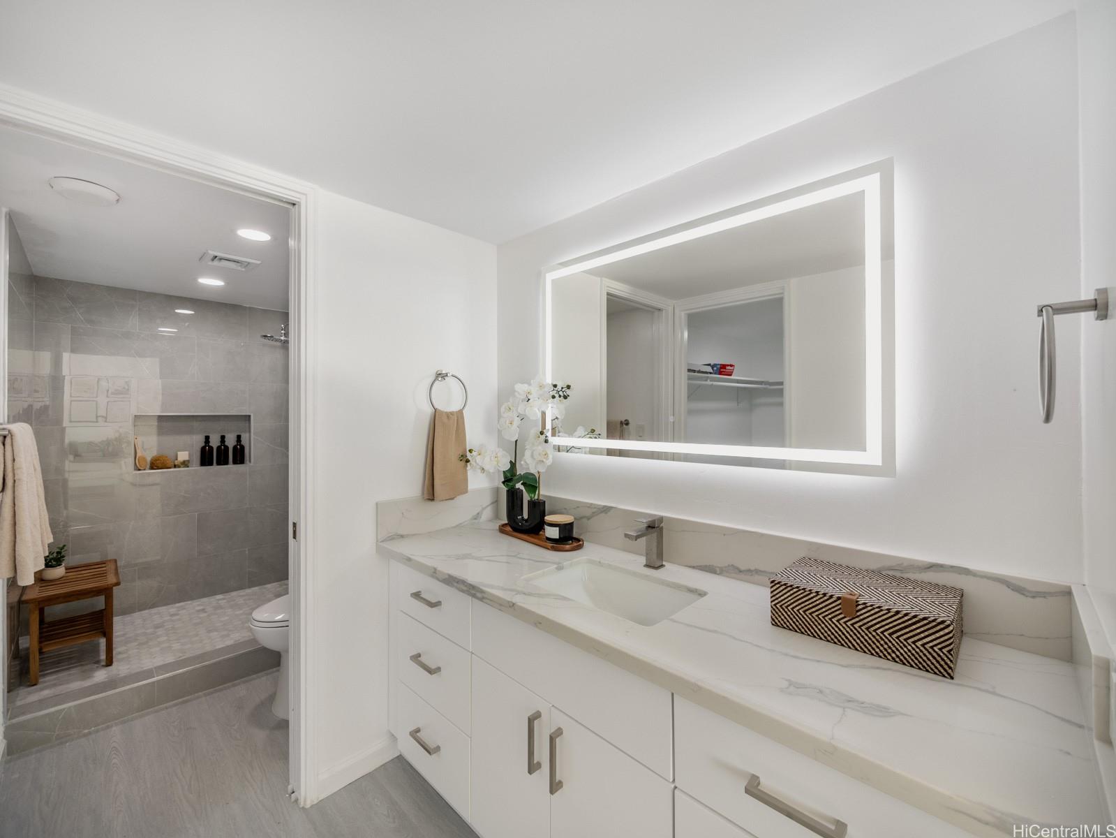 Yacht Harbor Towers condo # 2906, Honolulu, Hawaii - photo 11 of 23