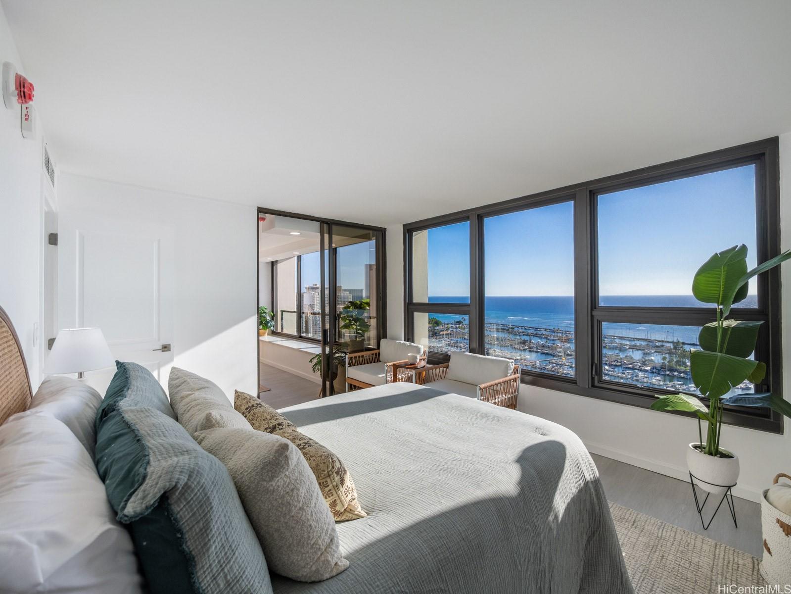 Yacht Harbor Towers condo # 2906, Honolulu, Hawaii - photo 15 of 23