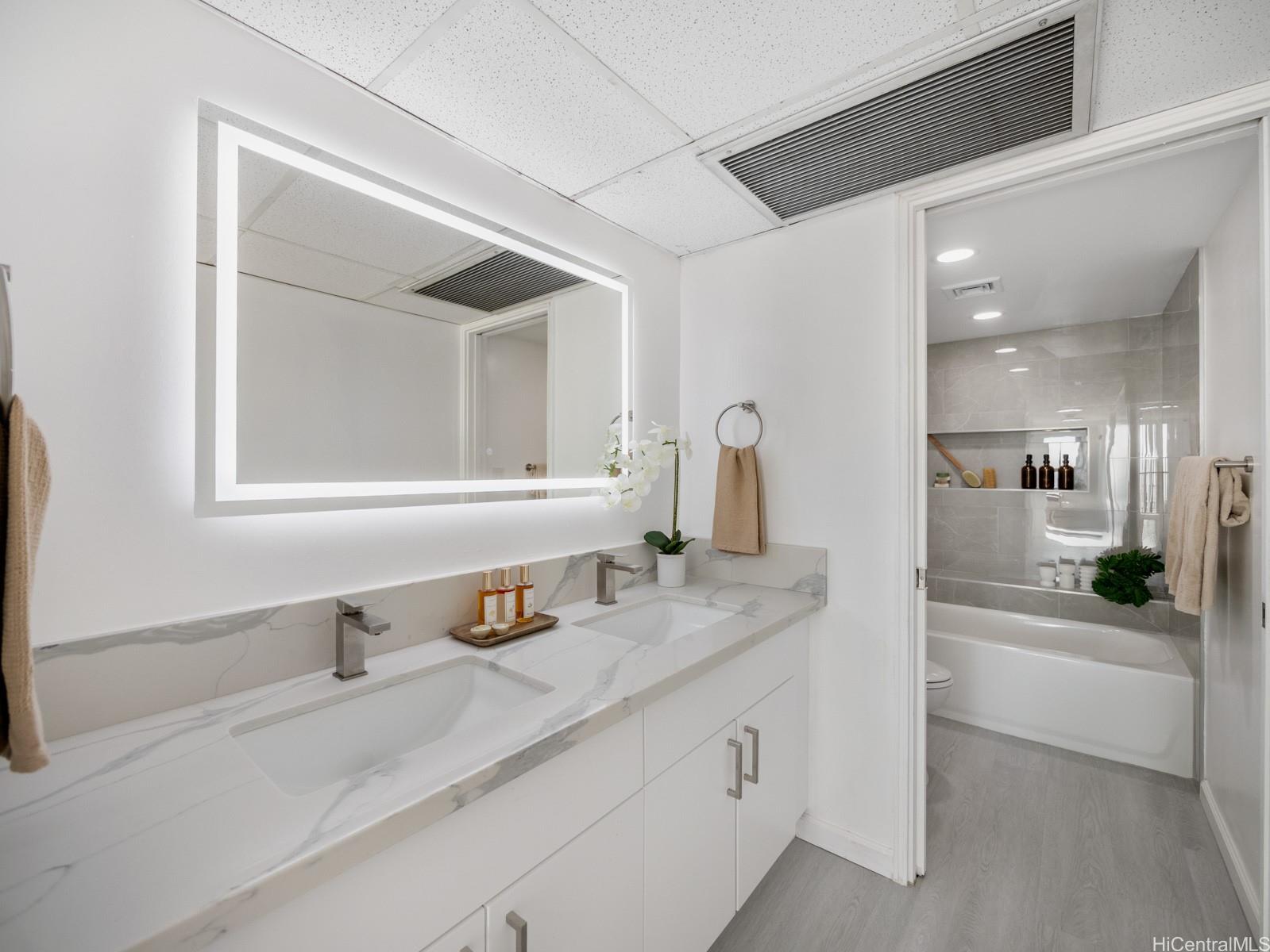 Yacht Harbor Towers condo # 2906, Honolulu, Hawaii - photo 16 of 23