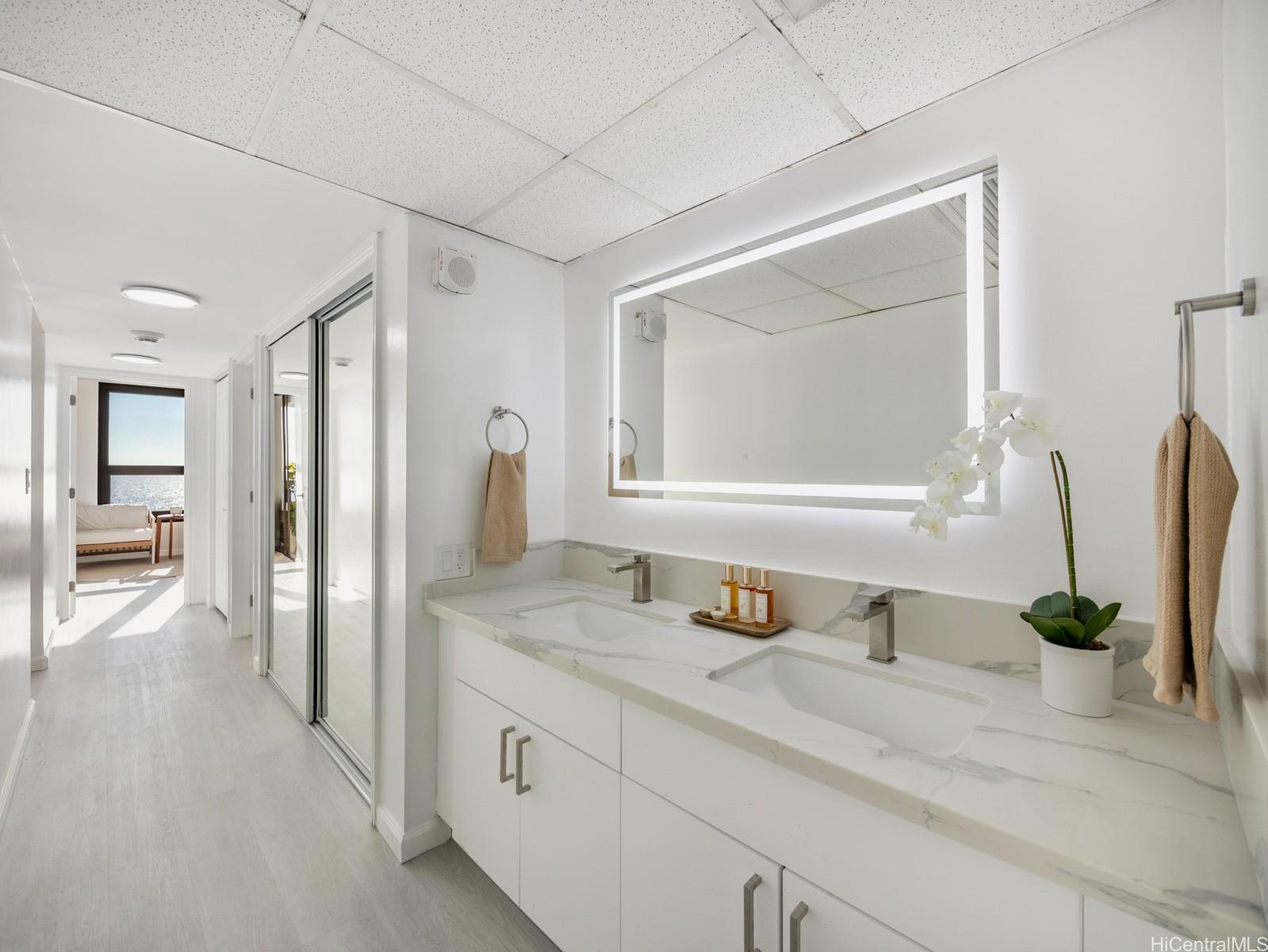 Yacht Harbor Towers condo # 2906, Honolulu, Hawaii - photo 17 of 23