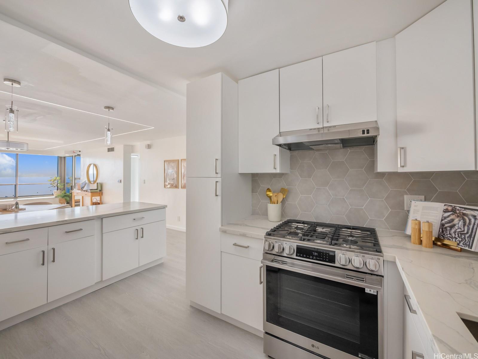 Yacht Harbor Towers condo # 2906, Honolulu, Hawaii - photo 8 of 23