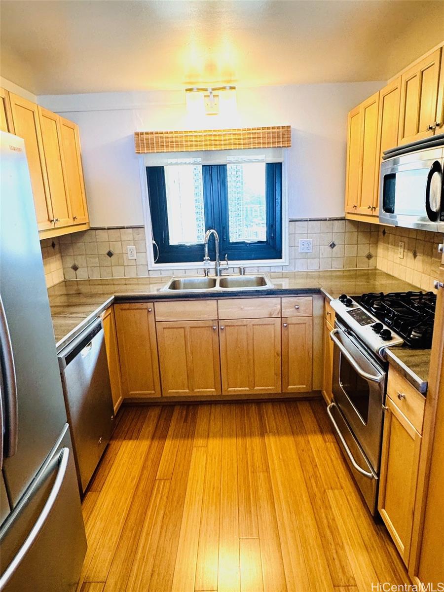 Yacht Harbor Towers condo # 3202, Honolulu, Hawaii - photo 12 of 20