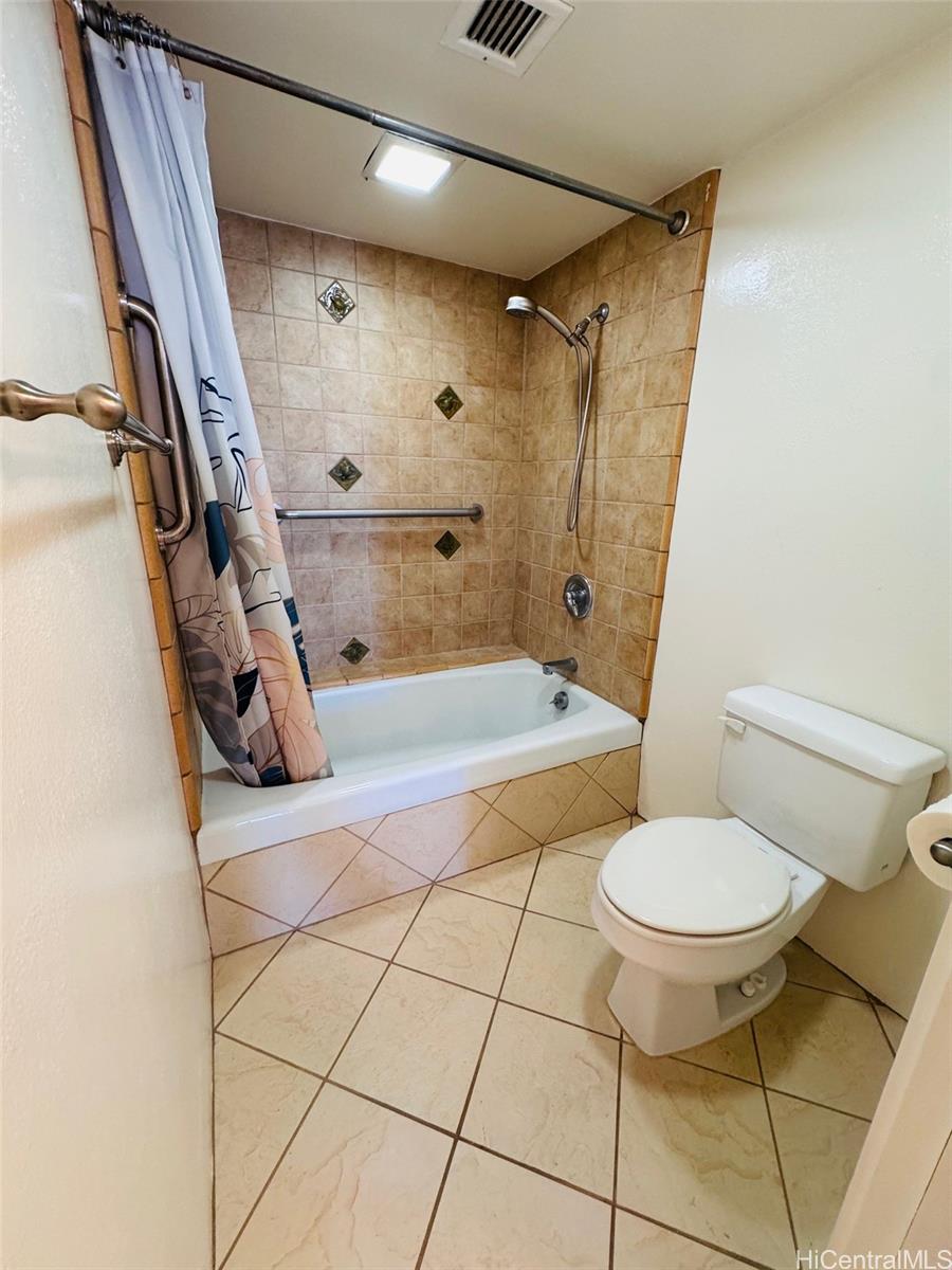 Yacht Harbor Towers condo # 3202, Honolulu, Hawaii - photo 19 of 20