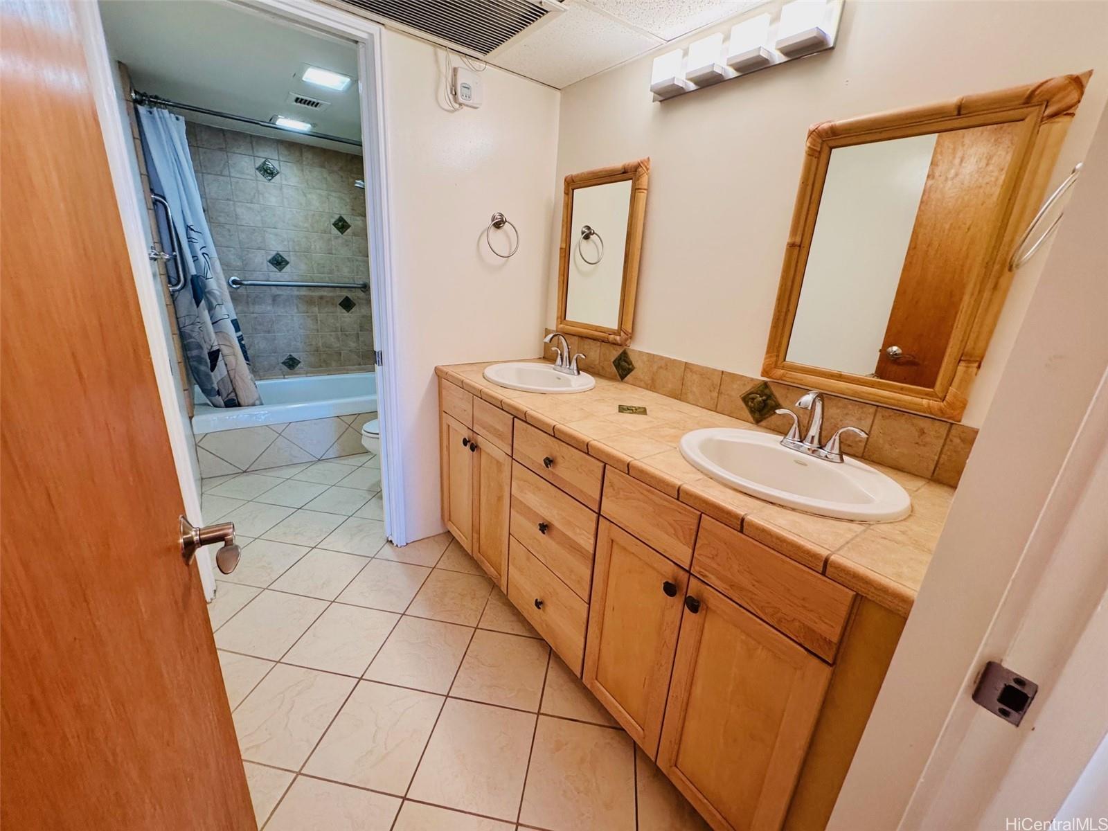 Yacht Harbor Towers condo # 3202, Honolulu, Hawaii - photo 20 of 20