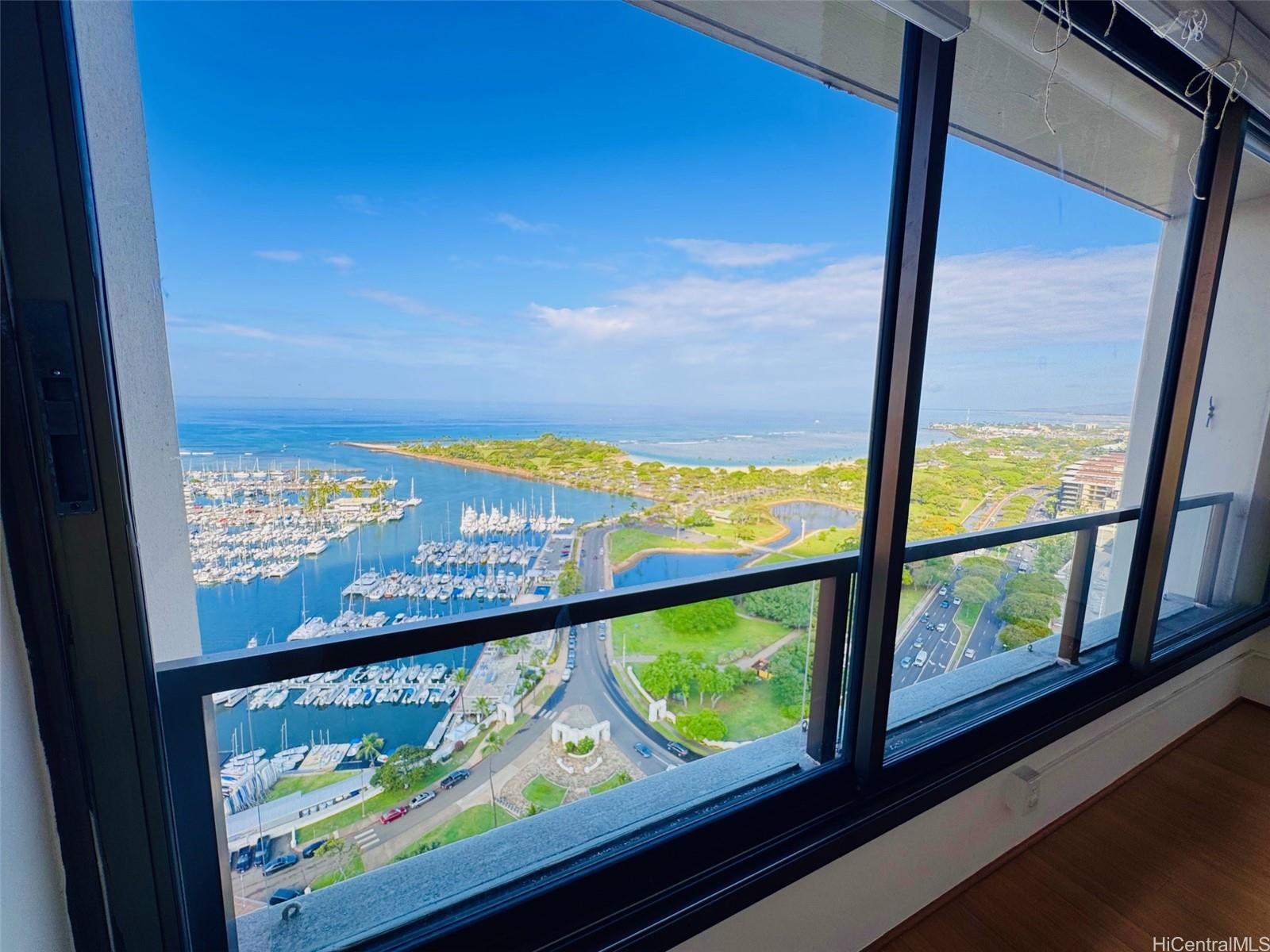 Yacht Harbor Towers condo # 3202, Honolulu, Hawaii - photo 4 of 20