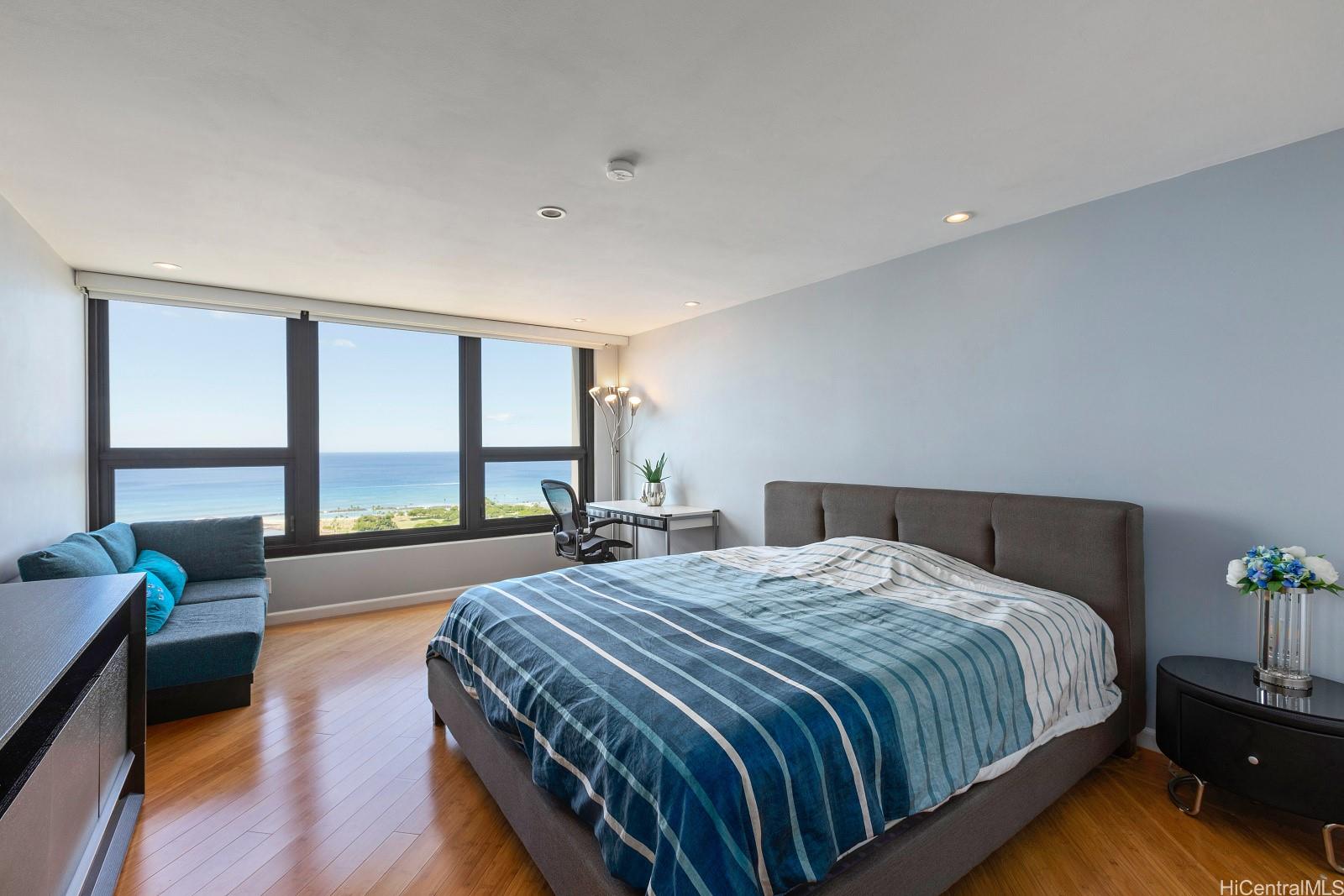 Yacht Harbor Towers condo # 3700, Honolulu, Hawaii - photo 15 of 25