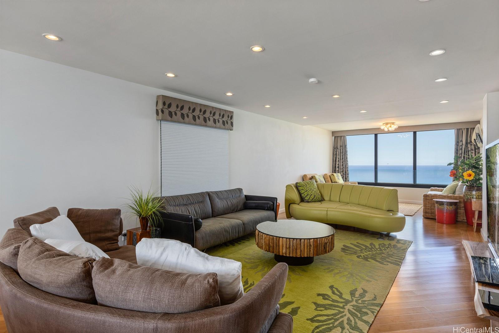 Yacht Harbor Towers condo # 3700, Honolulu, Hawaii - photo 8 of 25