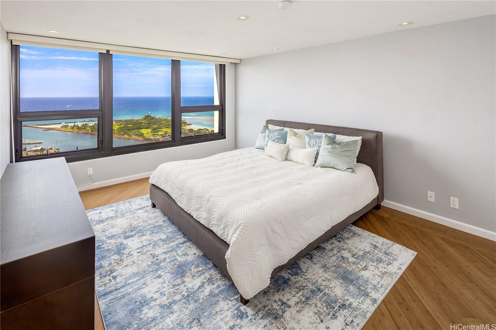 Yacht Harbor Towers condo # 3700, Honolulu, Hawaii - photo 11 of 20