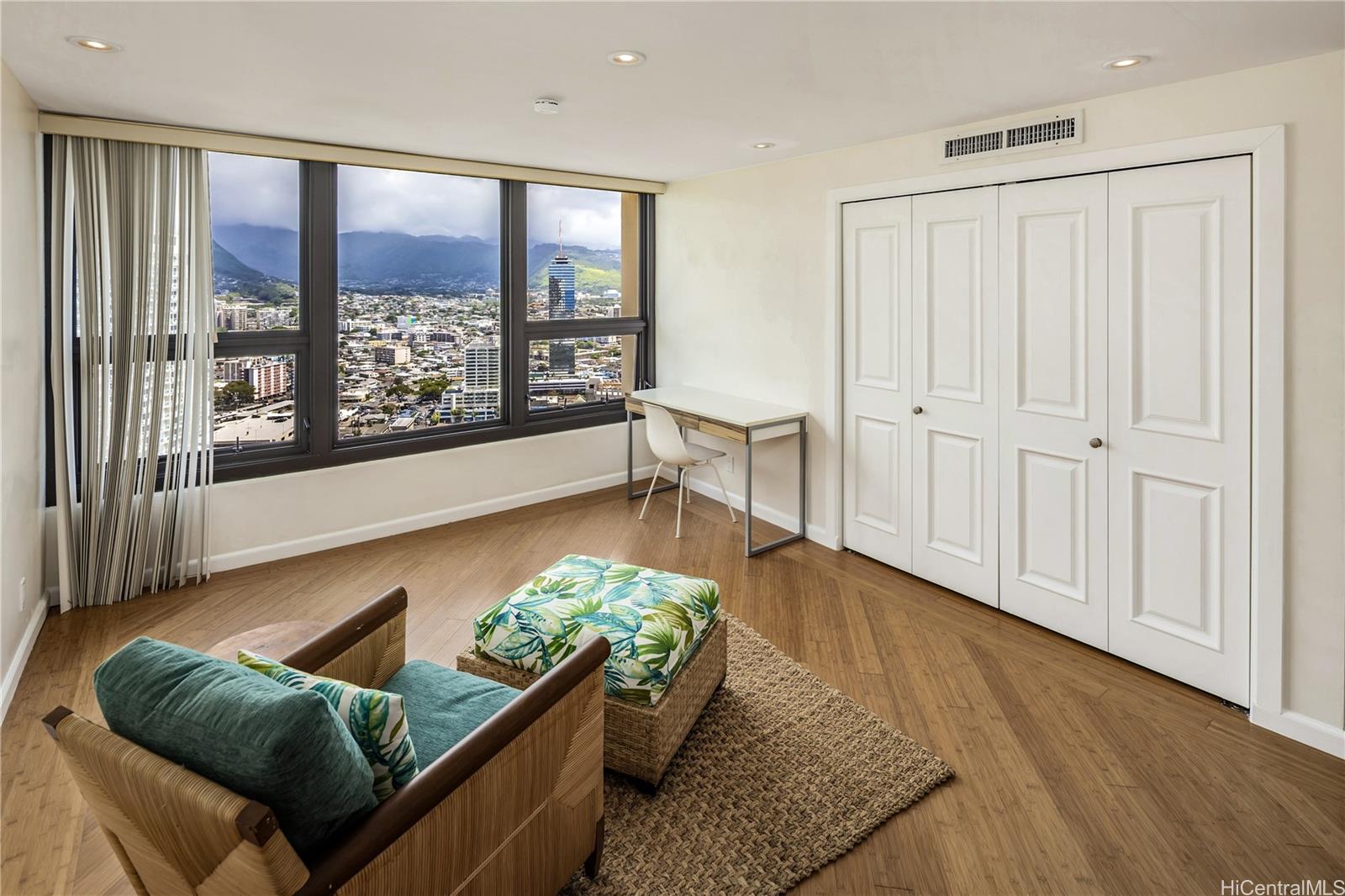 Yacht Harbor Towers condo # 3700, Honolulu, Hawaii - photo 16 of 20