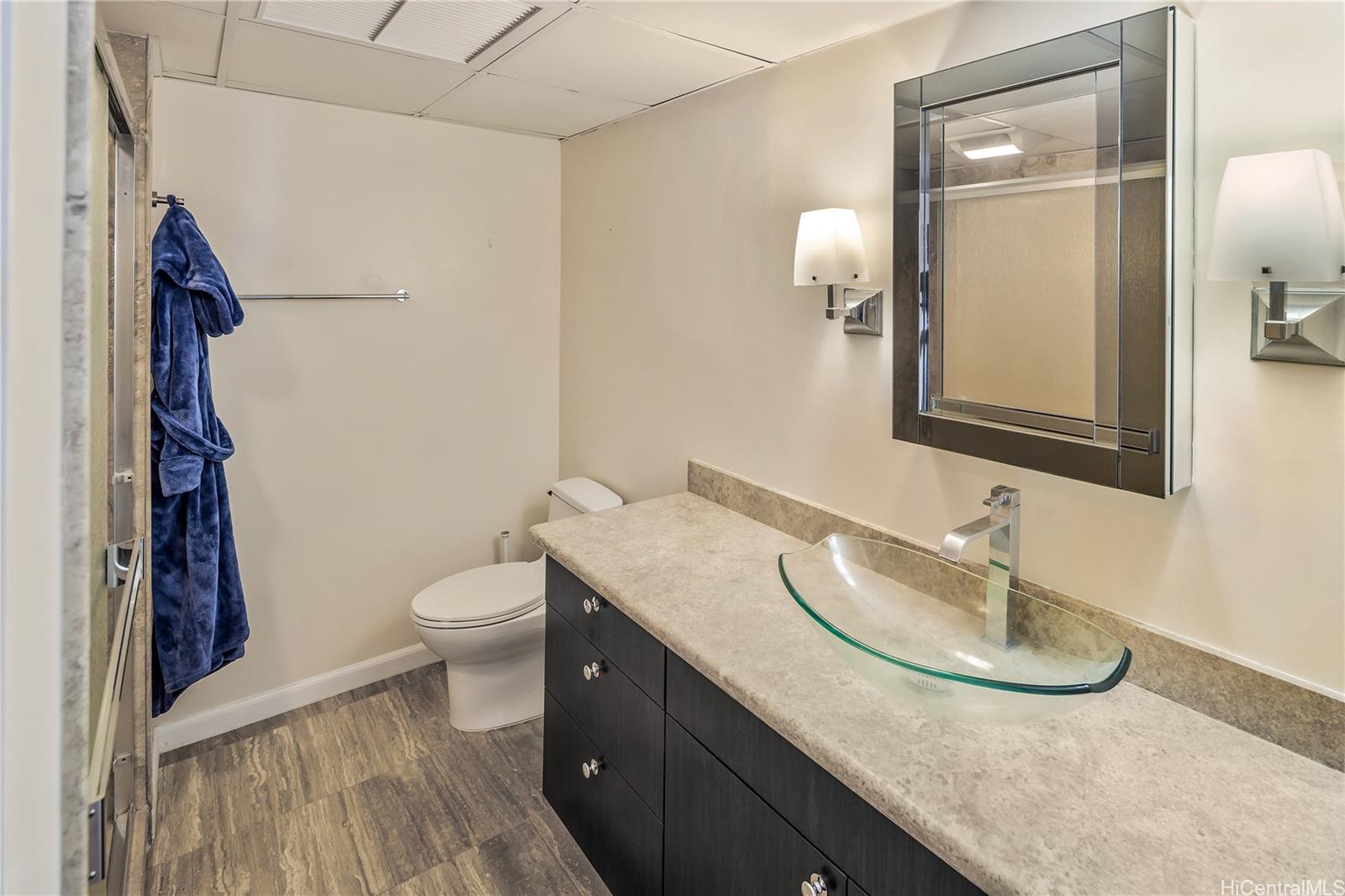 Yacht Harbor Towers condo # 3700, Honolulu, Hawaii - photo 17 of 20