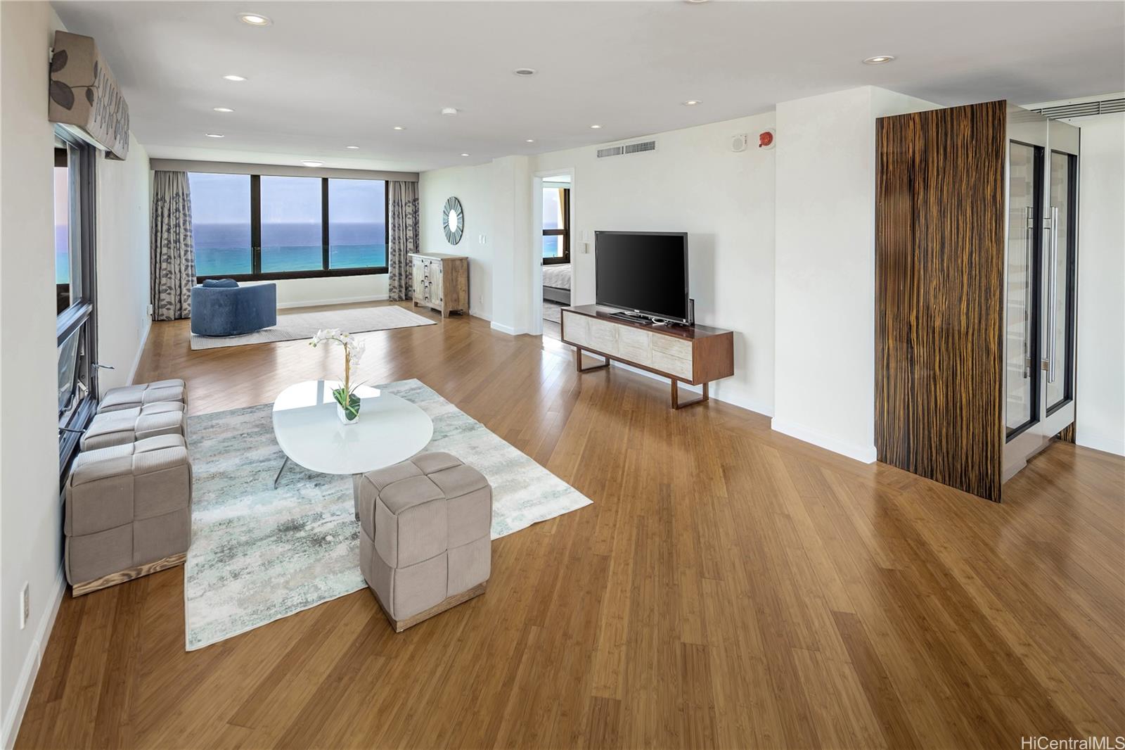 Yacht Harbor Towers condo # 3700, Honolulu, Hawaii - photo 3 of 20