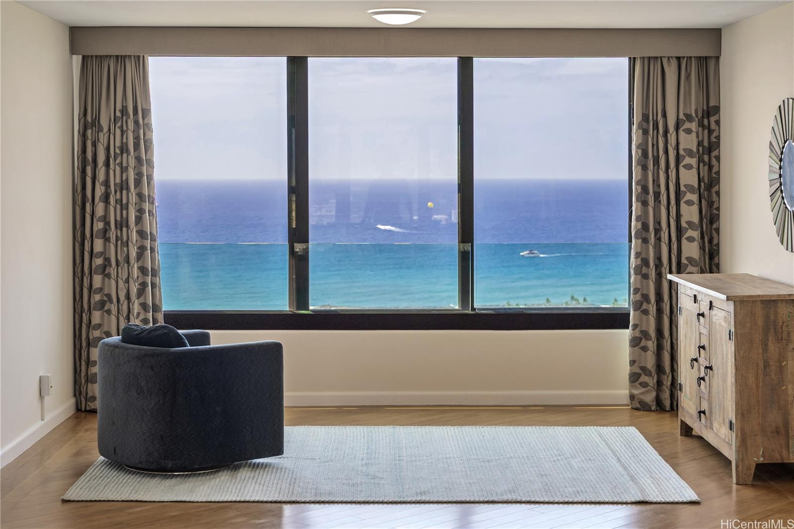 Yacht Harbor Towers condo # 3700, Honolulu, Hawaii - photo 4 of 20