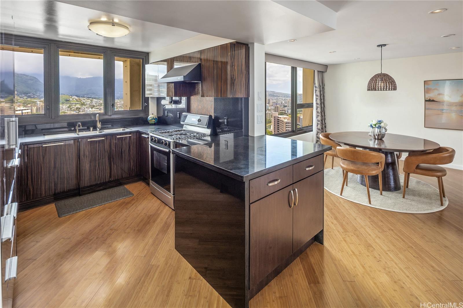 Yacht Harbor Towers condo # 3700, Honolulu, Hawaii - photo 7 of 20