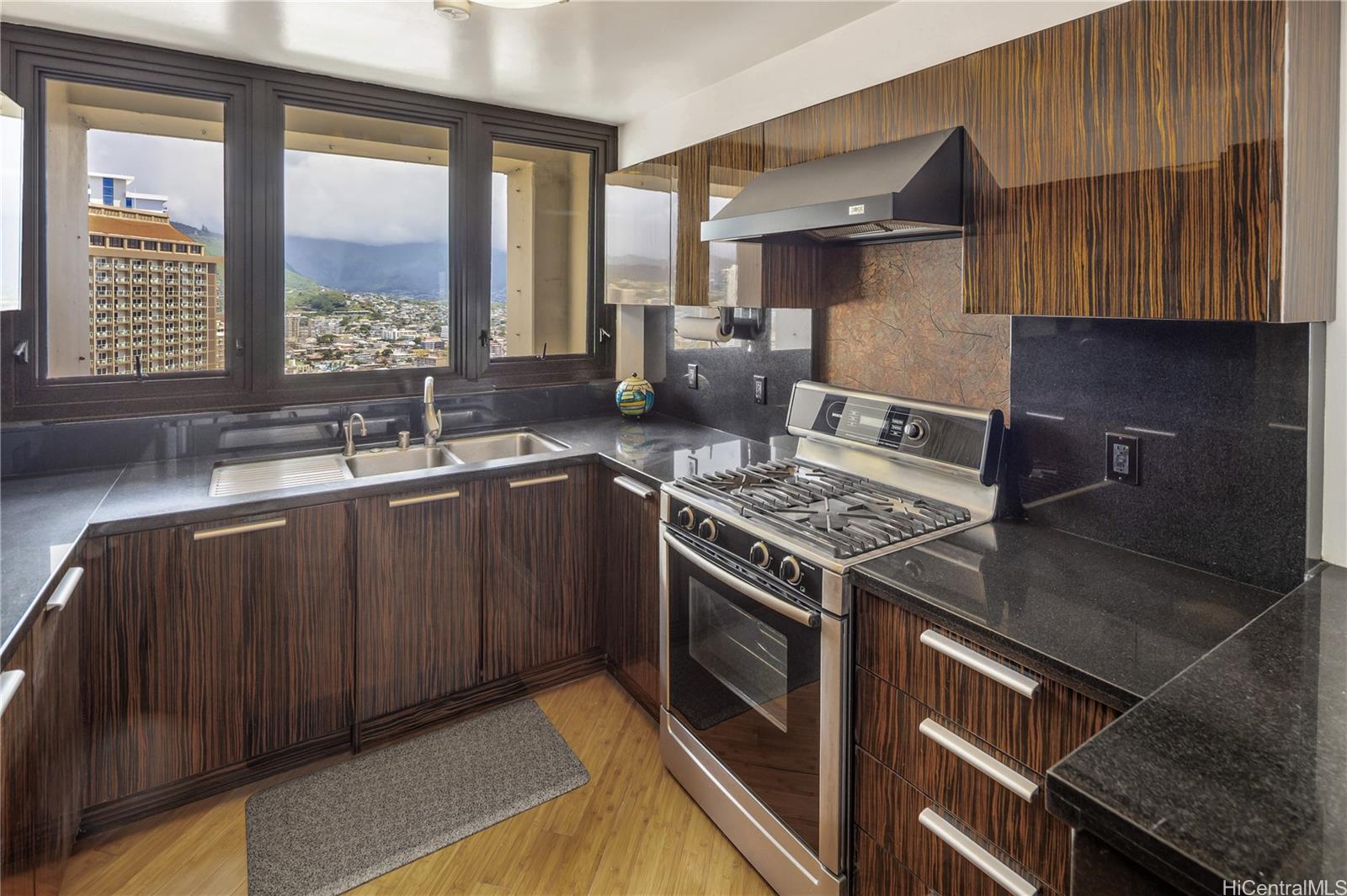 Yacht Harbor Towers condo # 3700, Honolulu, Hawaii - photo 9 of 20