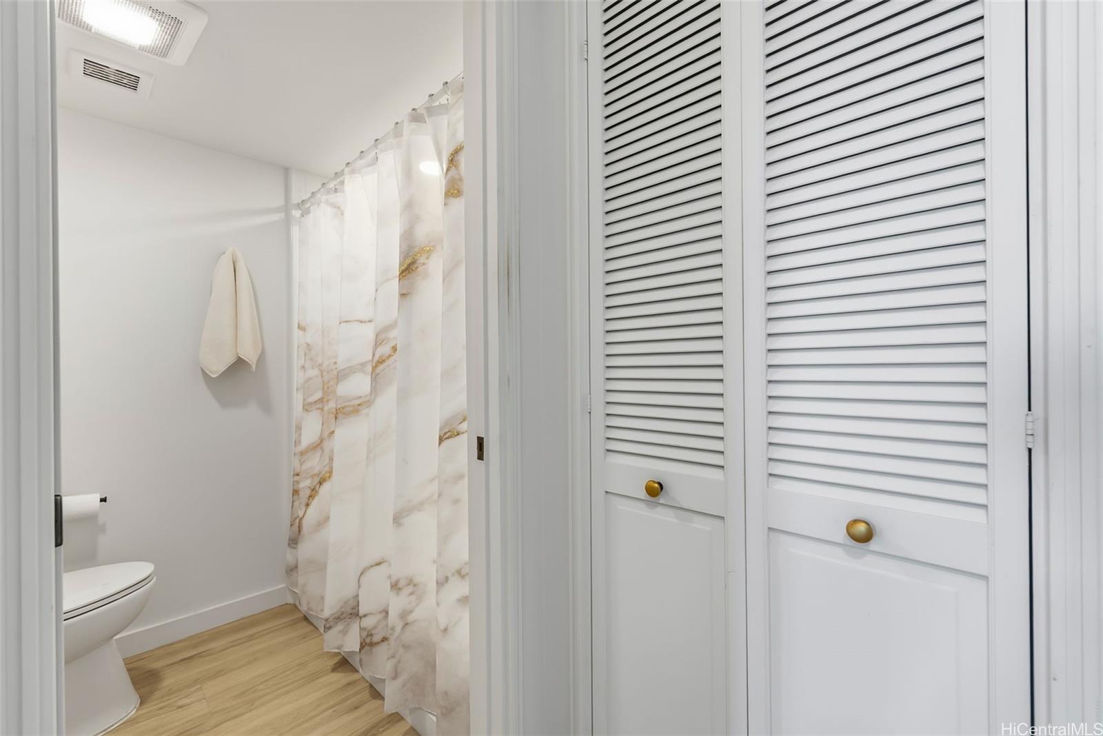 Yacht Harbor Towers condo # 500, Honolulu, Hawaii - photo 16 of 23