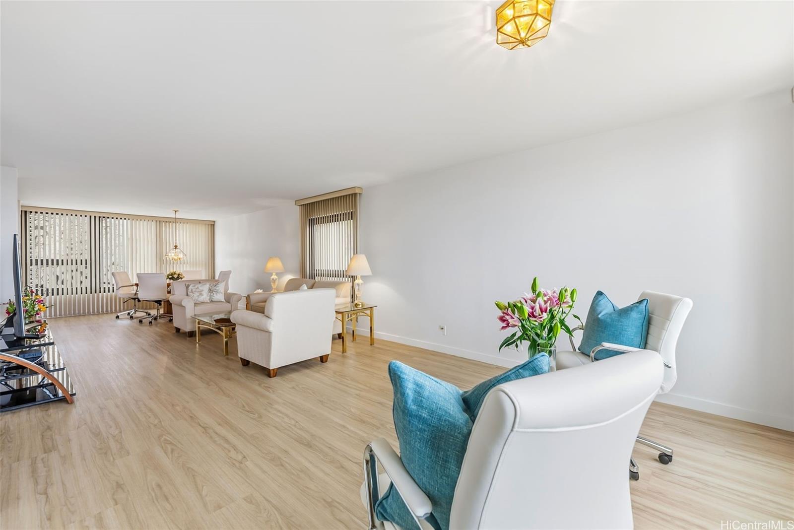 Yacht Harbor Towers condo # 500, Honolulu, Hawaii - photo 5 of 23