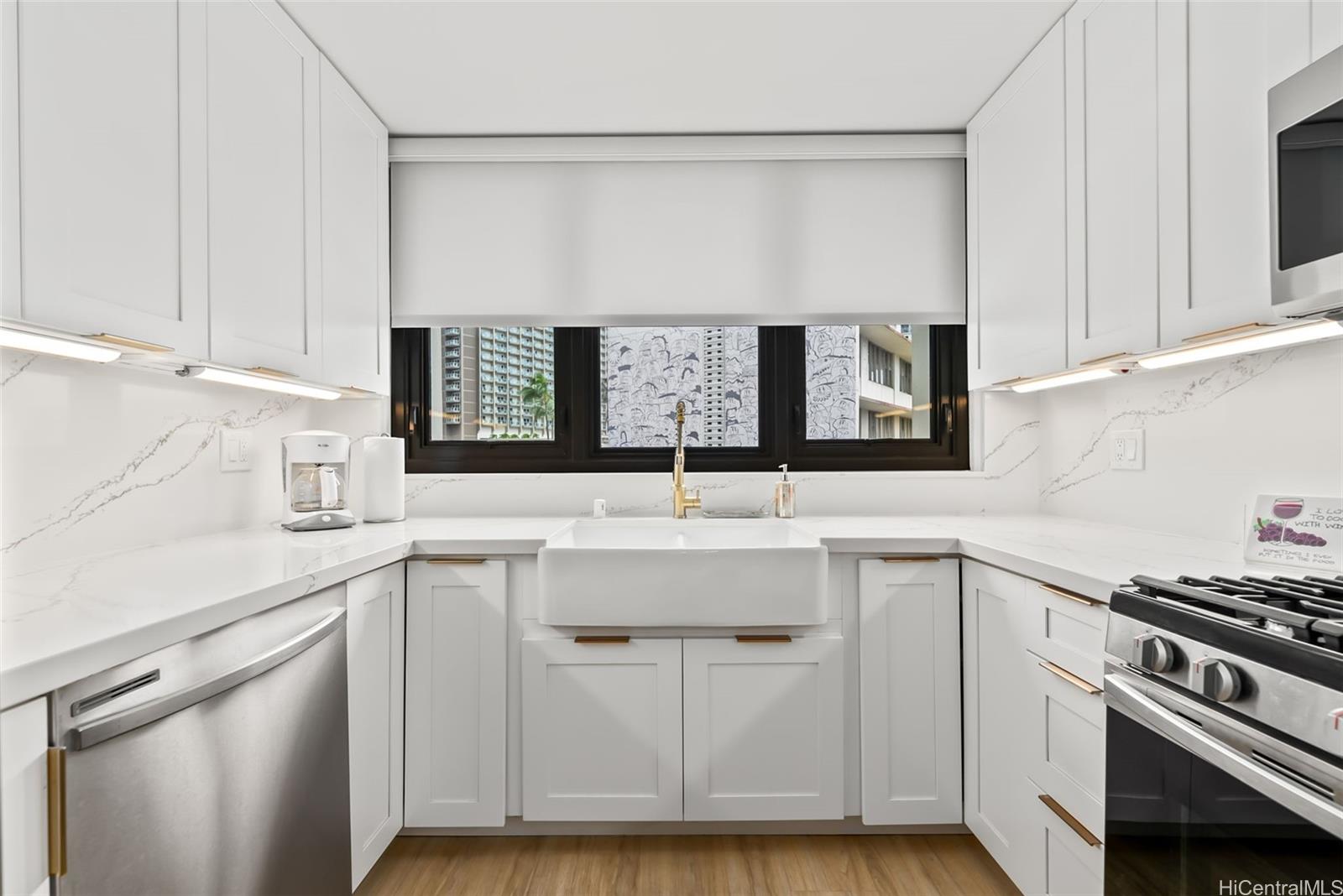 Yacht Harbor Towers condo # 500, Honolulu, Hawaii - photo 9 of 23