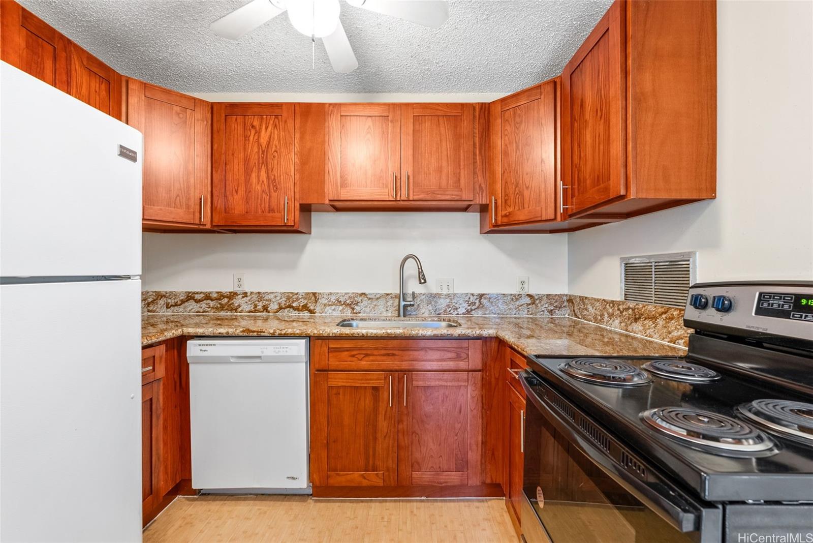 Woodwinds condo # A504, Wahiawa, Hawaii - photo 4 of 22