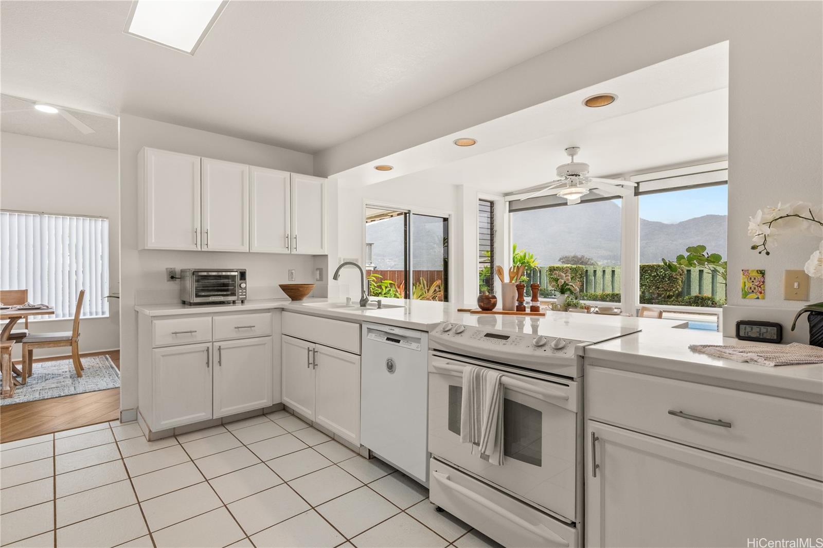 1604  Kanapuu Drive Kailua Bluffs, Kailua home - photo 8 of 24