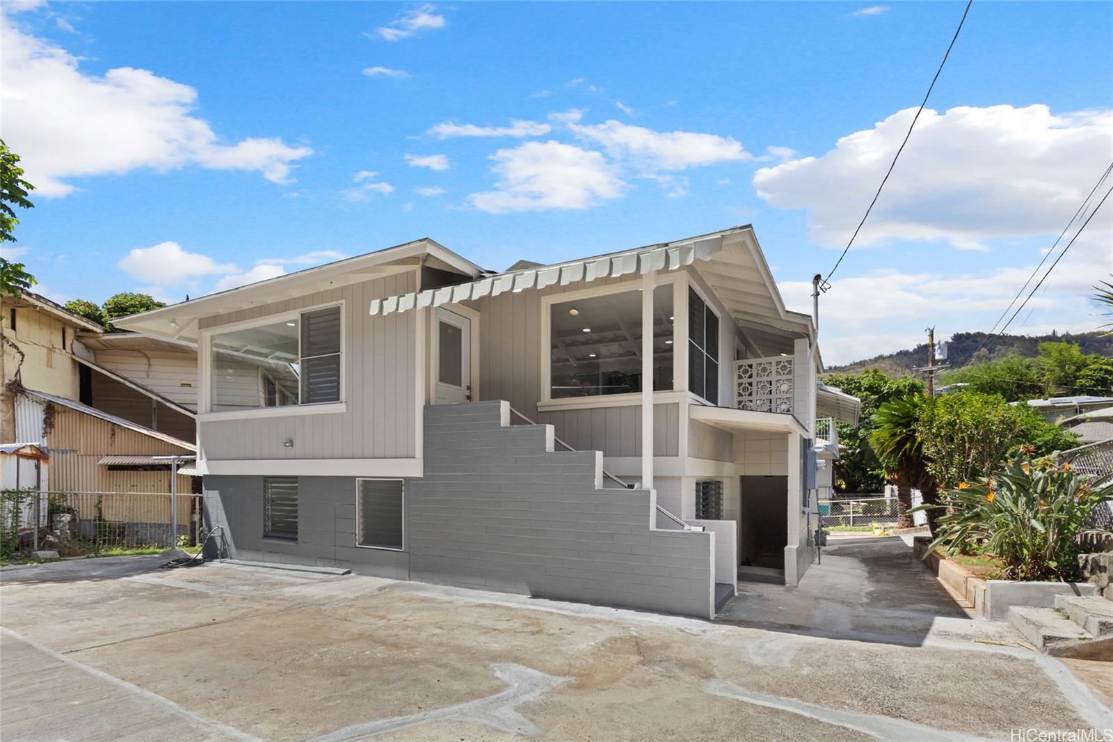 1605  Merkle Street Kalihi Uka, Honolulu home - photo 2 of 25