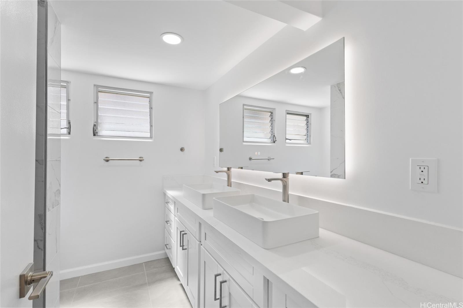 1605  Merkle Street Kalihi Uka, Honolulu home - photo 12 of 25