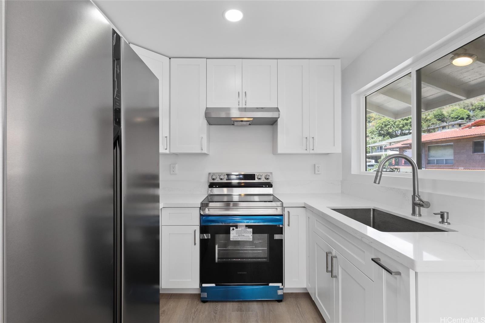 1605  Merkle Street Kalihi Uka, Honolulu home - photo 18 of 25