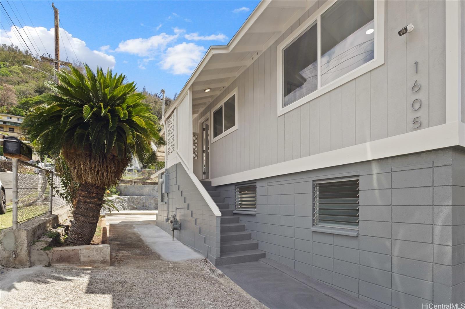 1605  Merkle Street Kalihi Uka, Honolulu home - photo 3 of 25